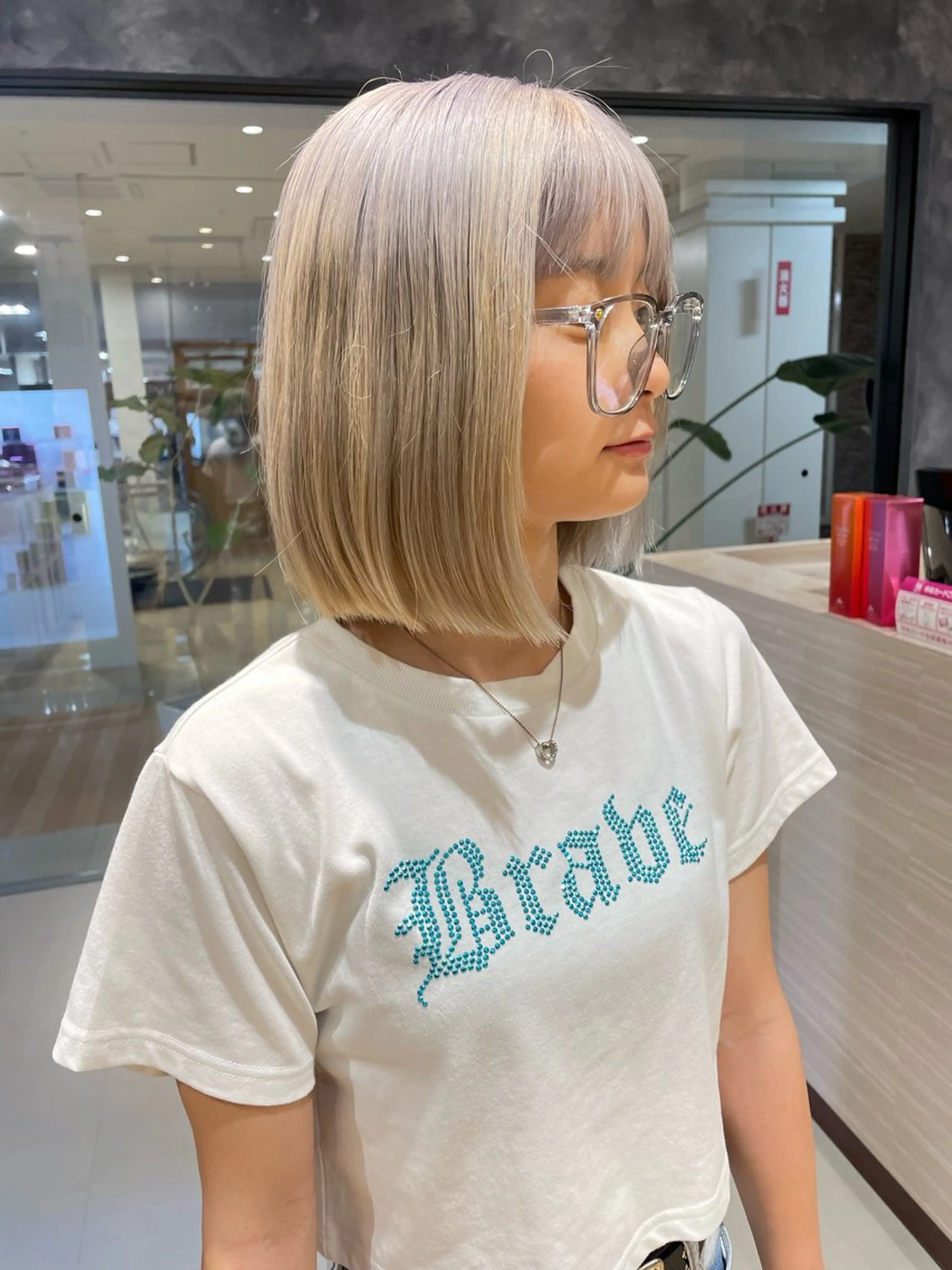 ミディアム カラー ベージュカラー ホワイトベージュ ナチュラルカラー 児玉優香のヘアスタイル