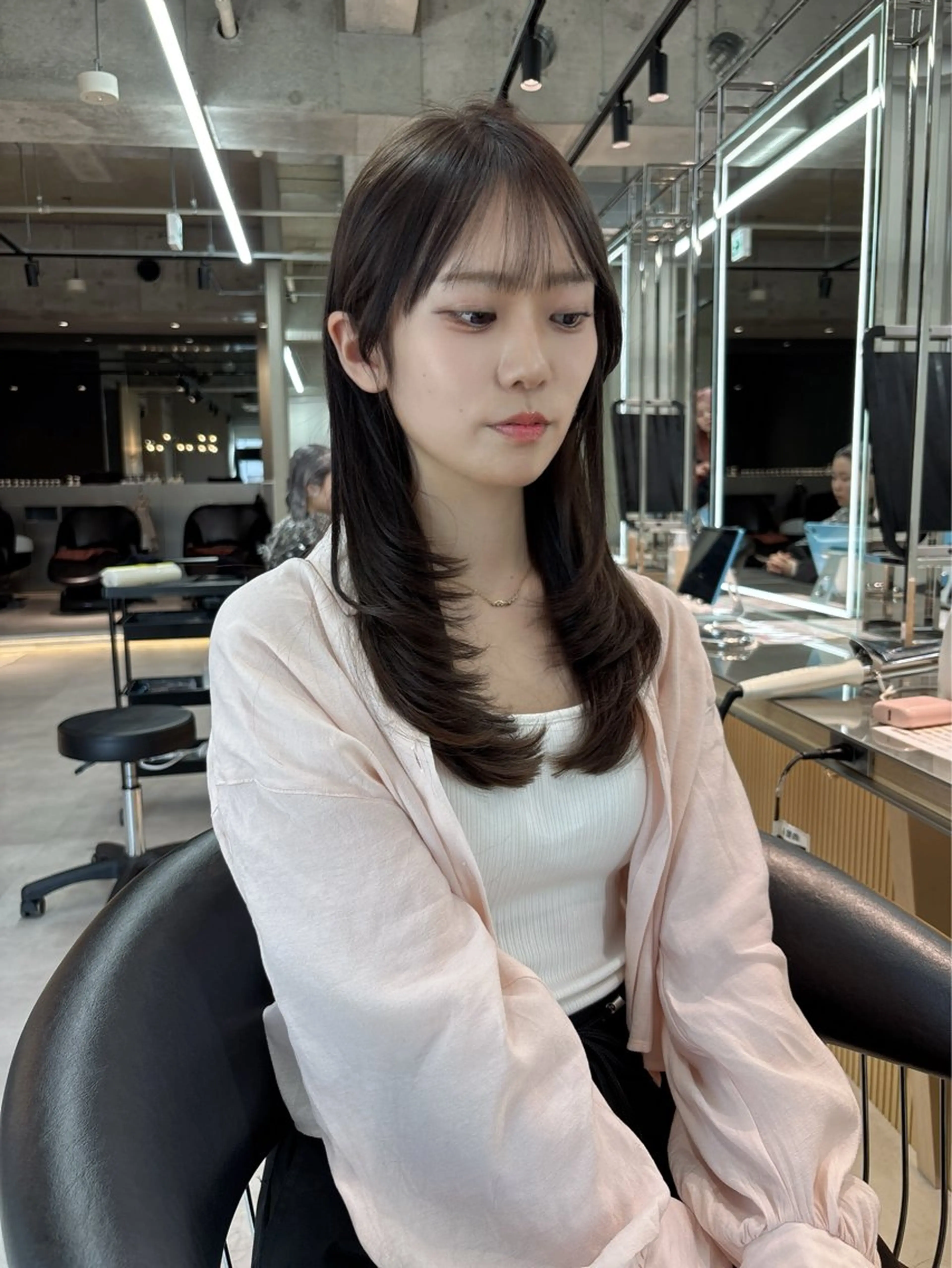 ミディアム カラー ミディアムレイヤー 透明感カラー ボブ 顔まわりレイヤー 韓国風ヘア 【博多髪質改善】 吉村　清志のヘアスタイル