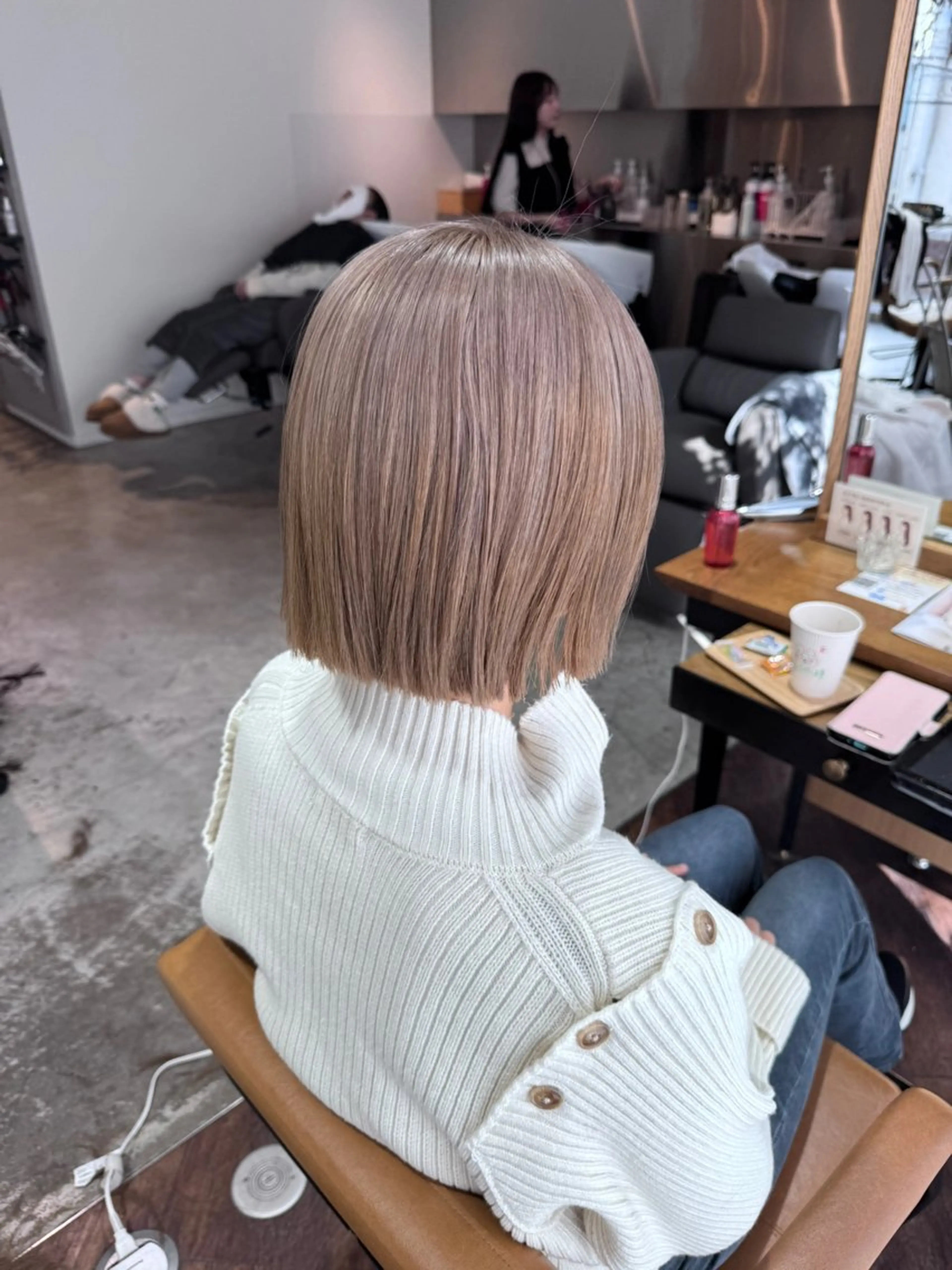 ショート カラー ベージュカラー ブリーチ ハイトーンカラー ミルクティーベージュ ボブ カット ヘアカラー トリートメント AVANCE.ens 広島袋町店ayuのヘアスタイル
