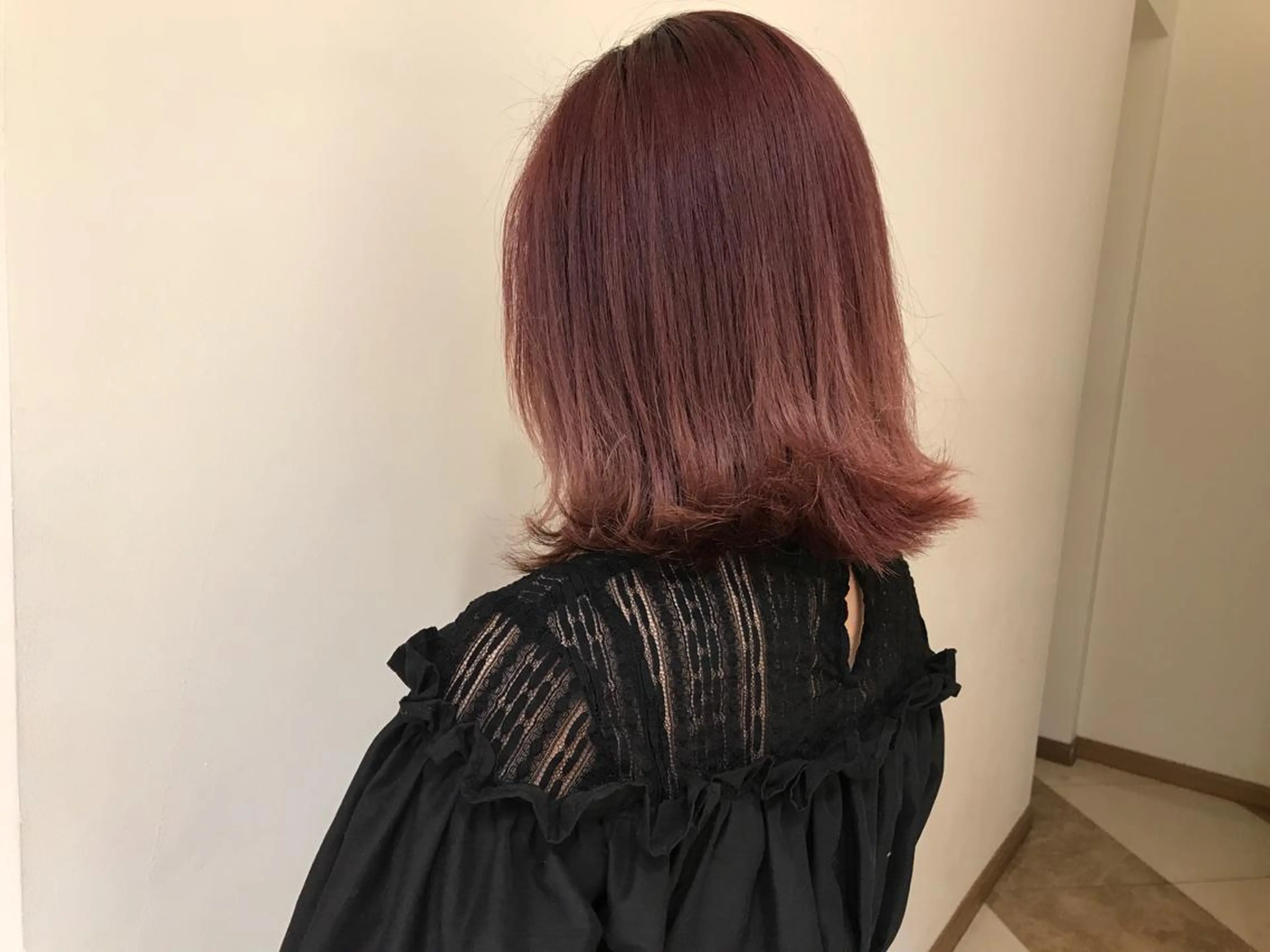 ミディアム カラー ブリーチ グラデーションカラー ピンクカラー バイオレットカラー ヘアカラー 透明感カラー ボブ ミディアム 齊木勇人のヘアスタイル