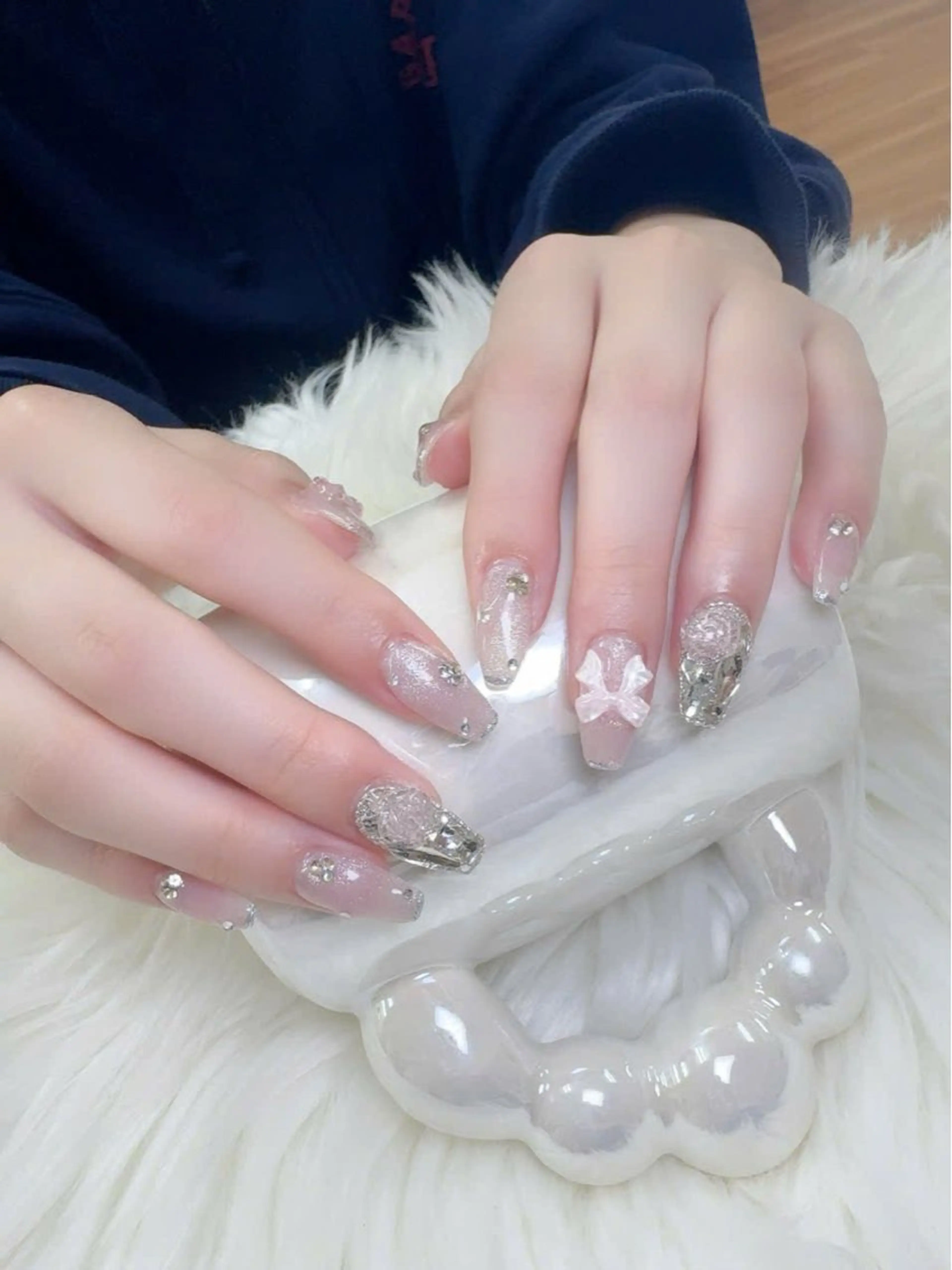 ネイル フレンチネイル グラデーション キラキラネイル 韓国ネイル マグネットネイル ハンドネイル ハンドケア Hara Nail 【パラジェル使用】のネイルデザイン