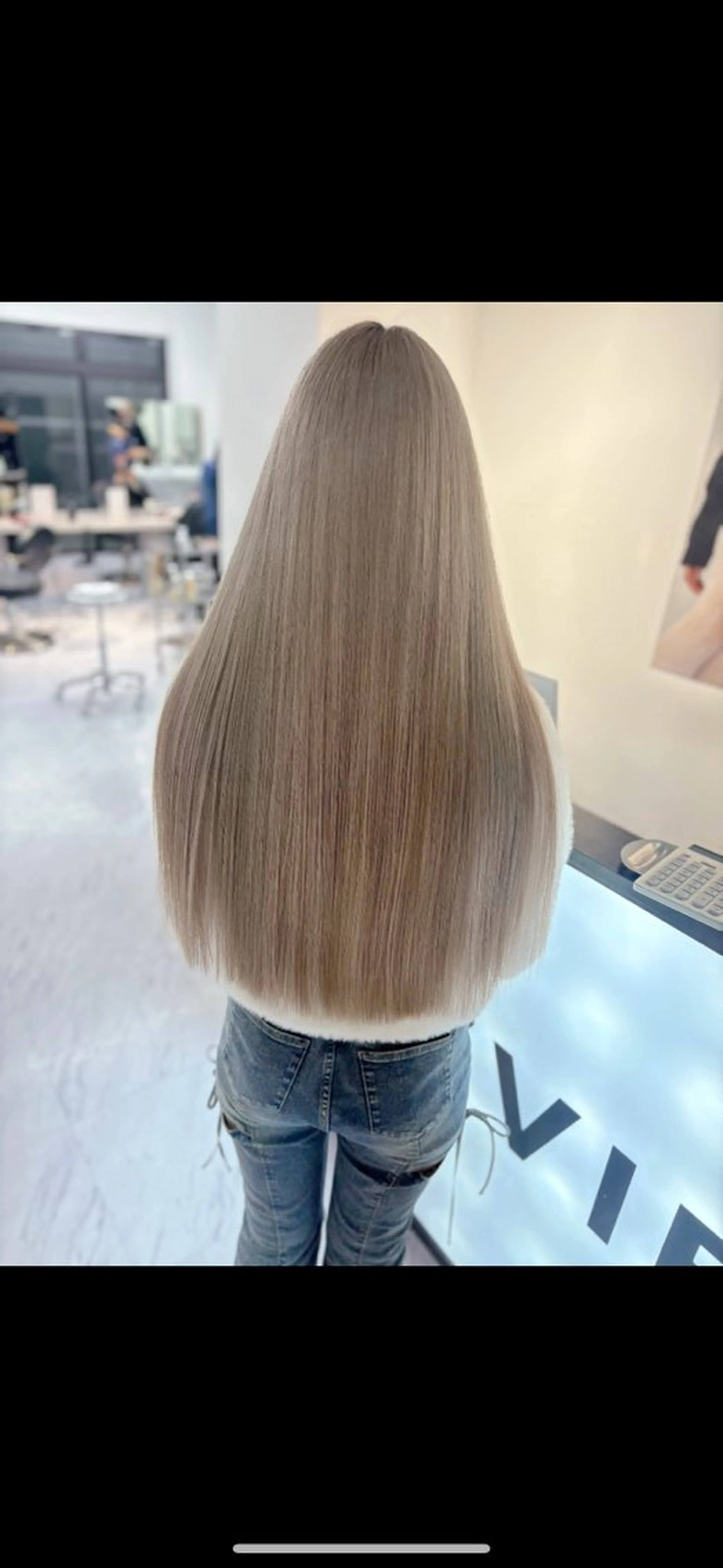 ロング VEGA ヒカル 艶髪ハイトーン天神のヘアスタイル