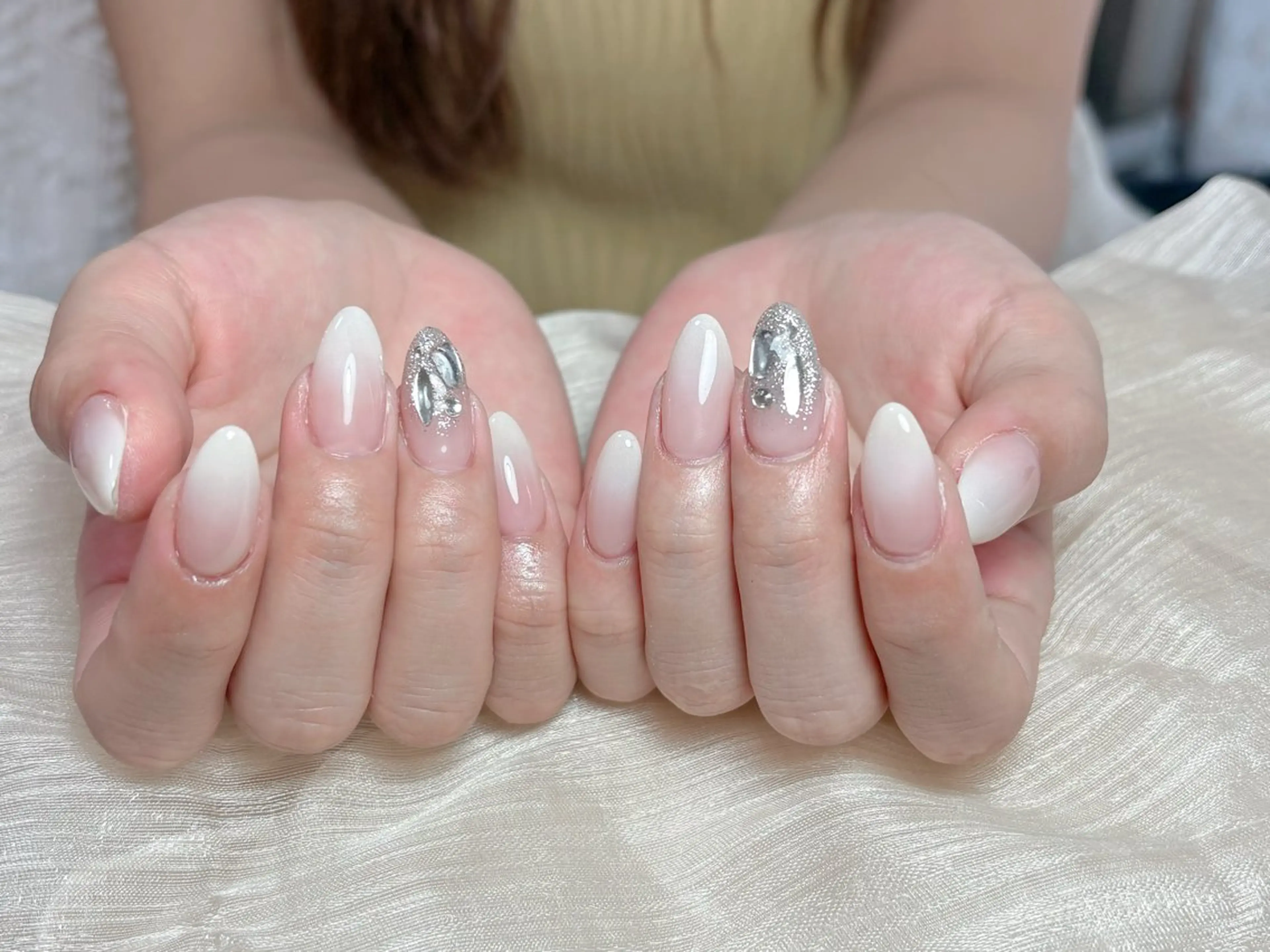 ネイル オーロラネイル チークネイル フレンチネイル ジェルネイル ガラスフレンチ ハンドネイル Nail Jolie所属・Nail Jolieのネイルデザイン