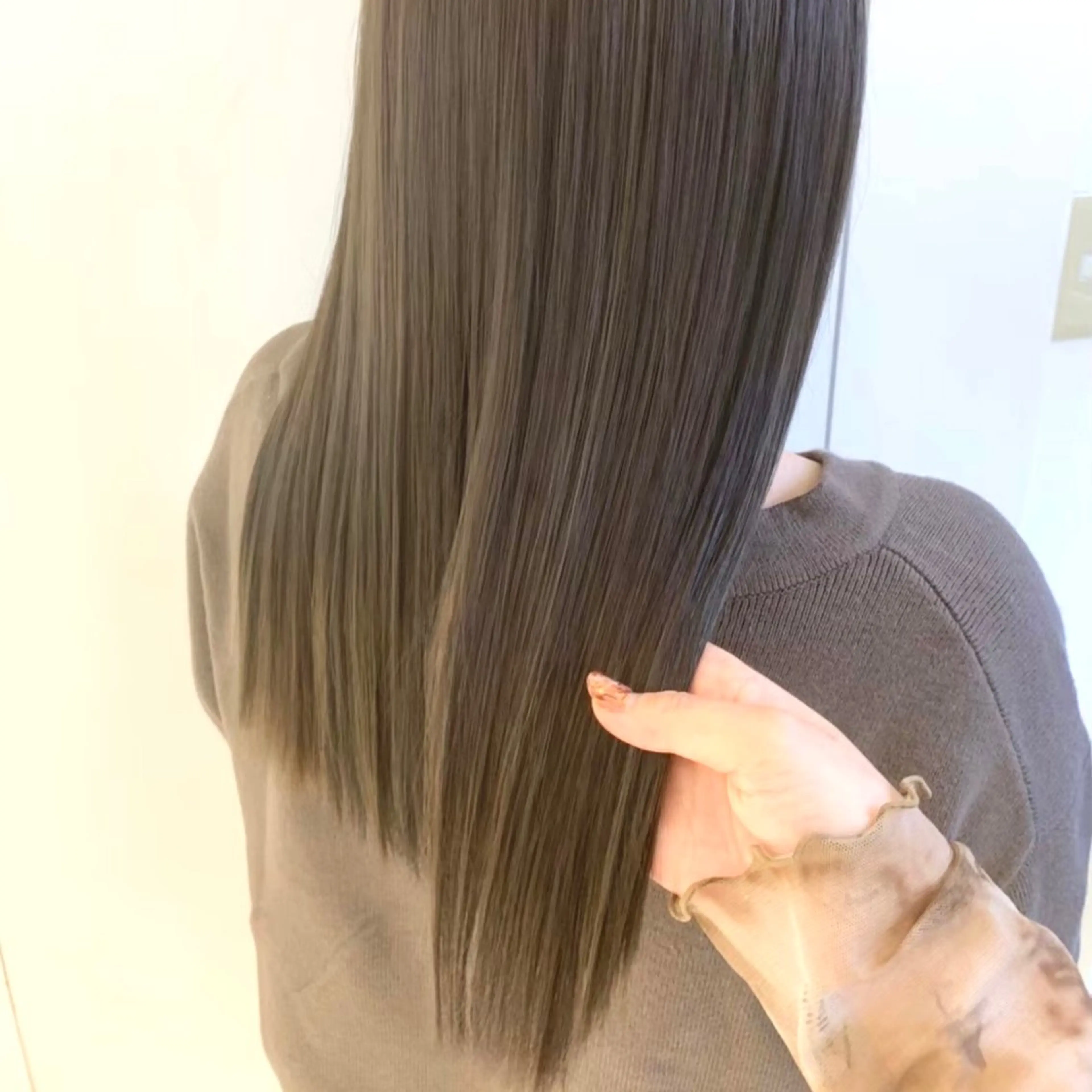 セミロング カラー グレージュ オリーブグレージュ オリーブグレー ParveMix いしいまお🌼のヘアスタイル