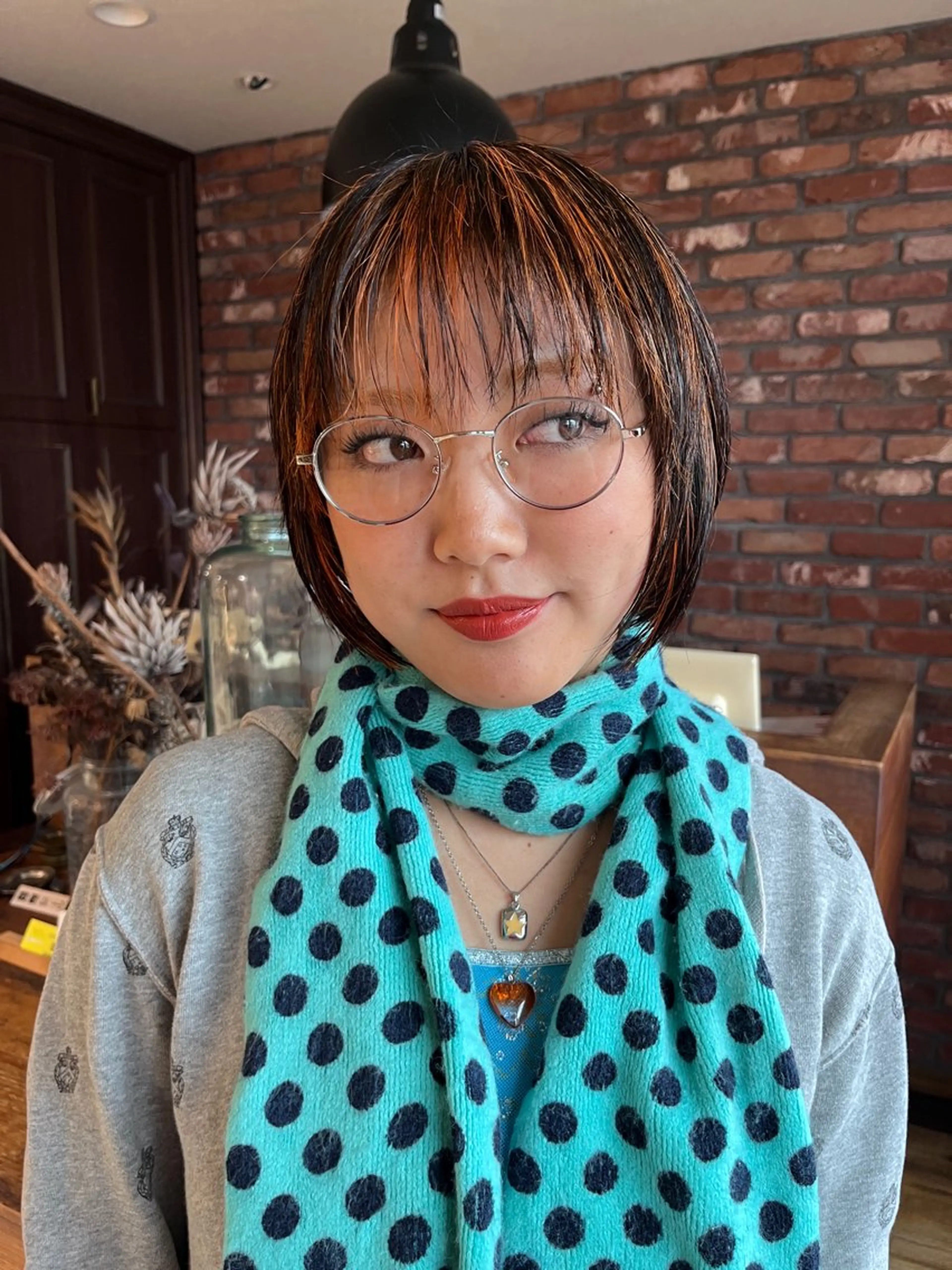 ショート カラー ハイライトカラー オレンジ ハイライト ヘアカラー Vicky オリーブ メンズカジュアルのヘアスタイル