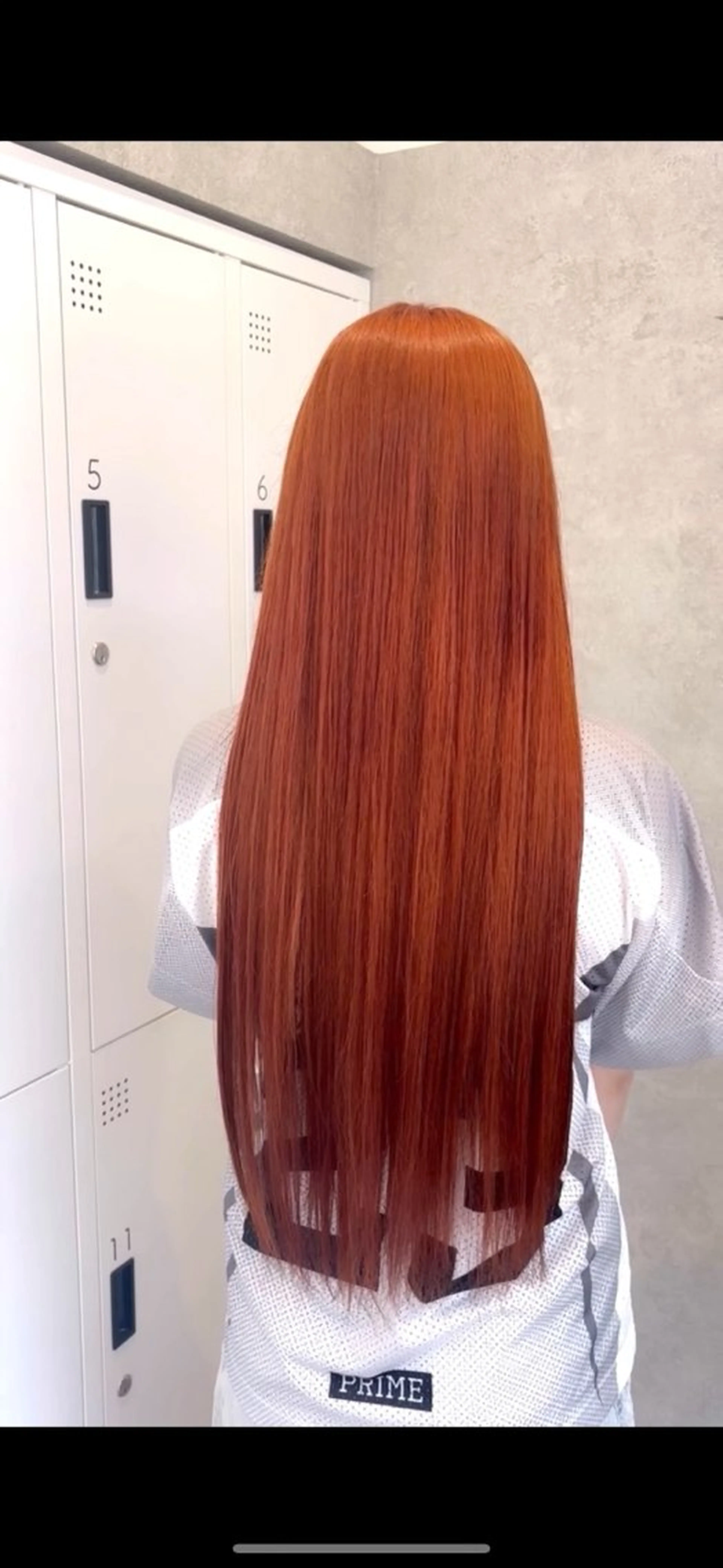 ロング カラー ブリーチ オレンジ 中嶋 佳穂のヘアスタイル