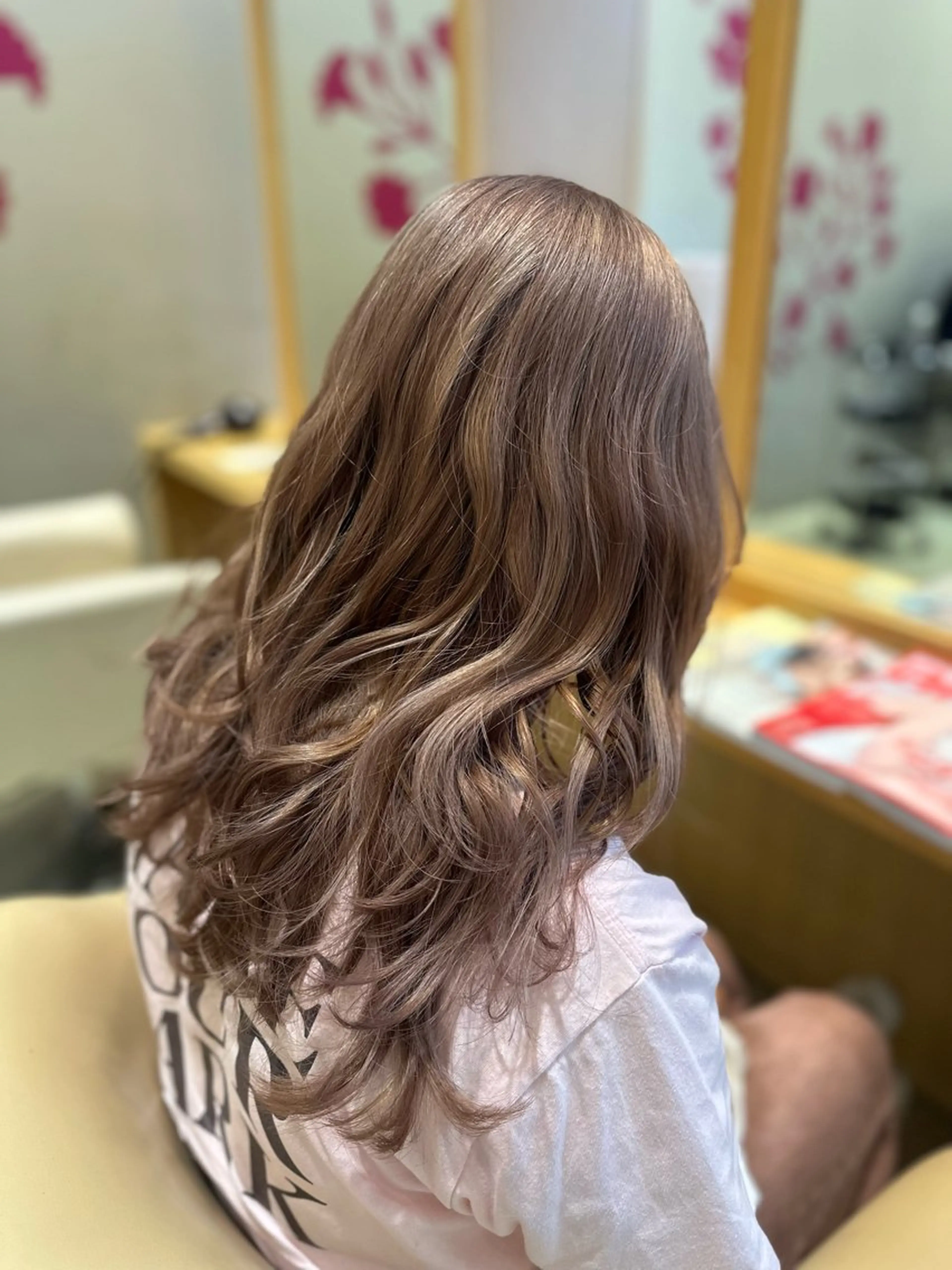 カラー ベージュカラー ミルクティーベージュ 梶原 美保のヘアスタイル