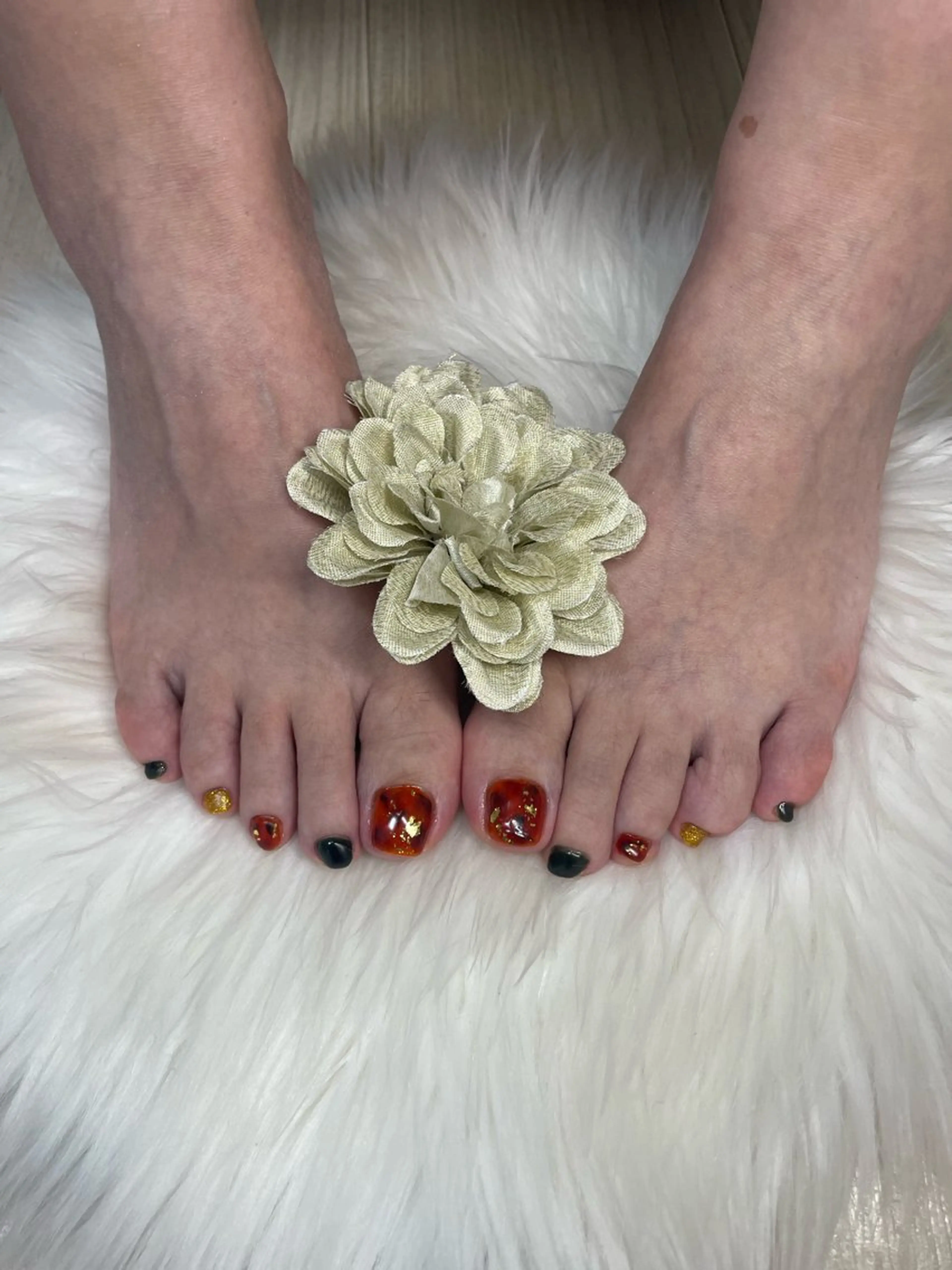 ネイル べっ甲ネイル グリーン フットネイル ネイル・エステサロンUILANI所属・ネイル・エステサロン UILANIのネイルデザイン