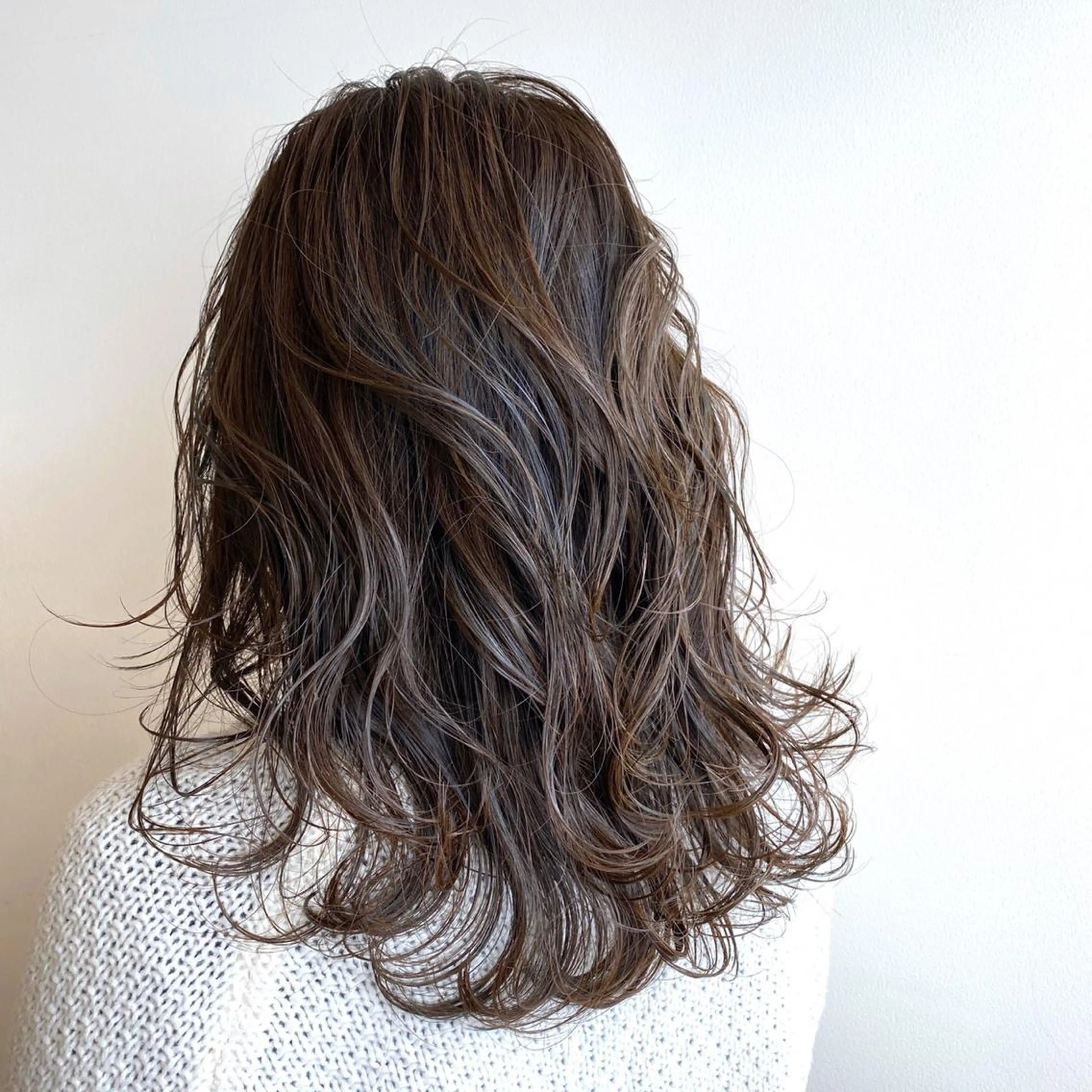 セミロング カラー グランジヘア 無造作ヘアHYUGAのヘアスタイル