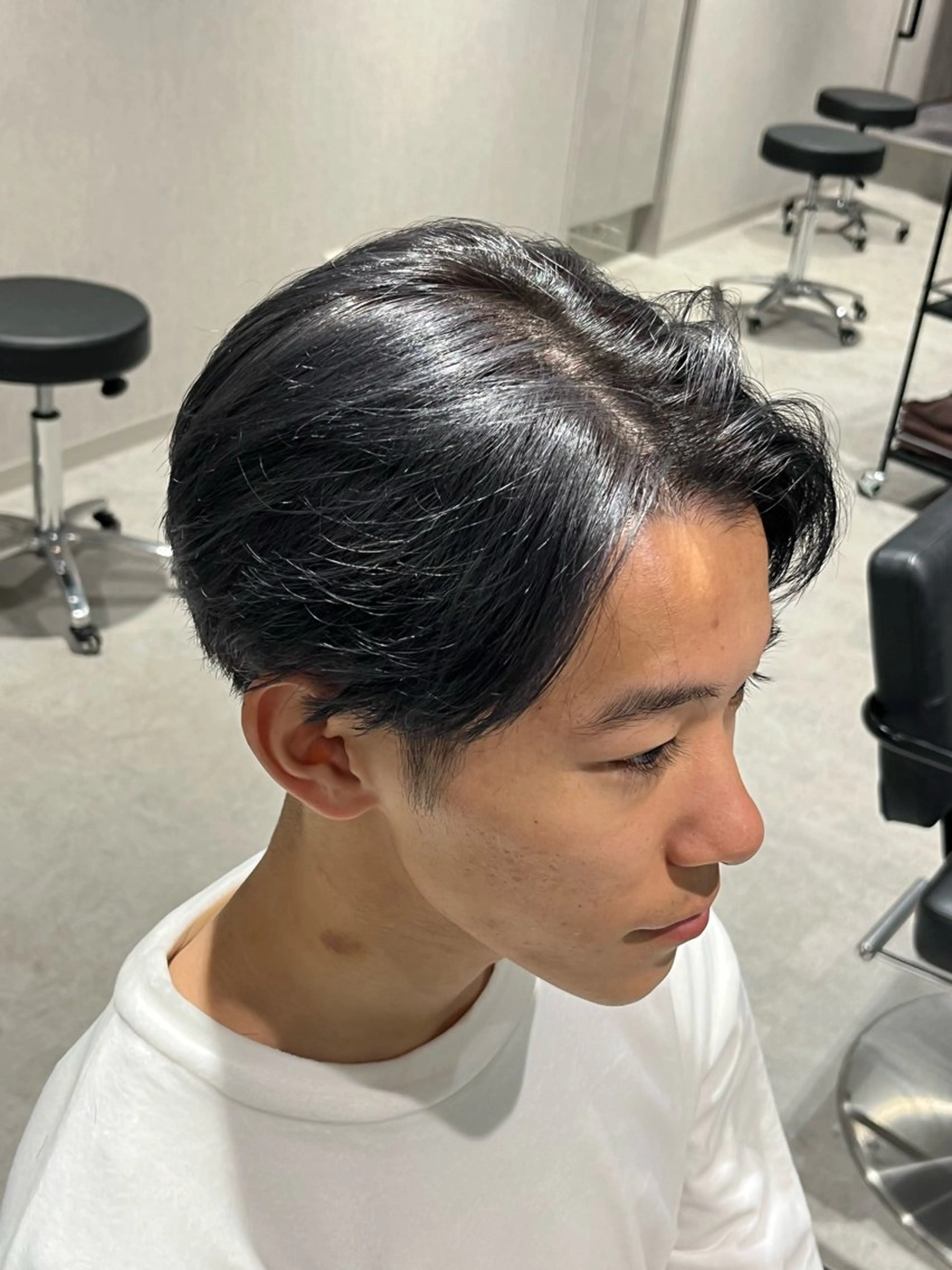 ショート カラー メンズ アップバング センターパート ブルーカラー ブルージュ シルバー カット ヘアカラー トリートメント 【メンズ縮毛矯正/ Ryokaのヘアスタイル