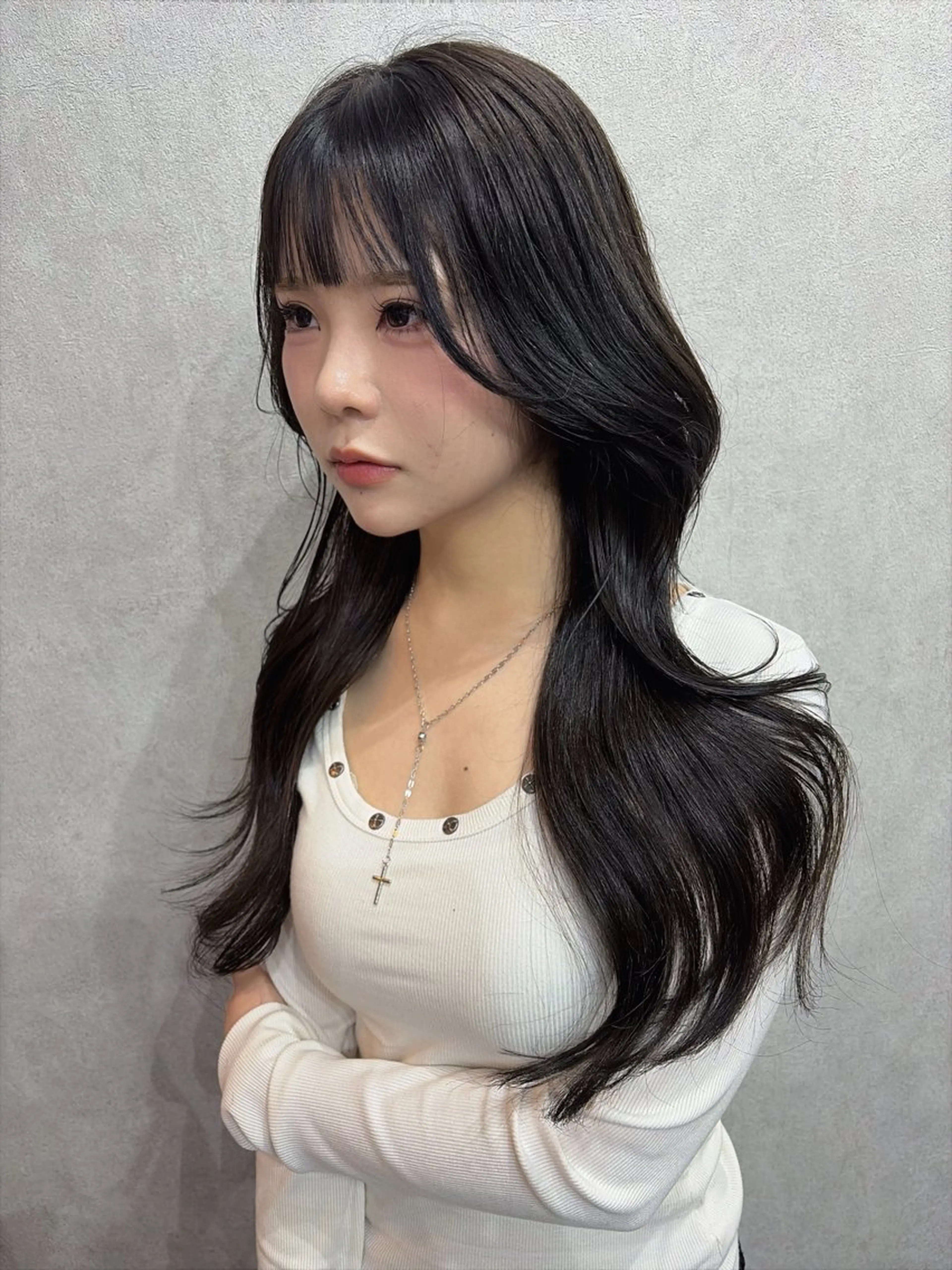 ロング カット ヘアカラー maya レイヤーカットのヘアスタイル