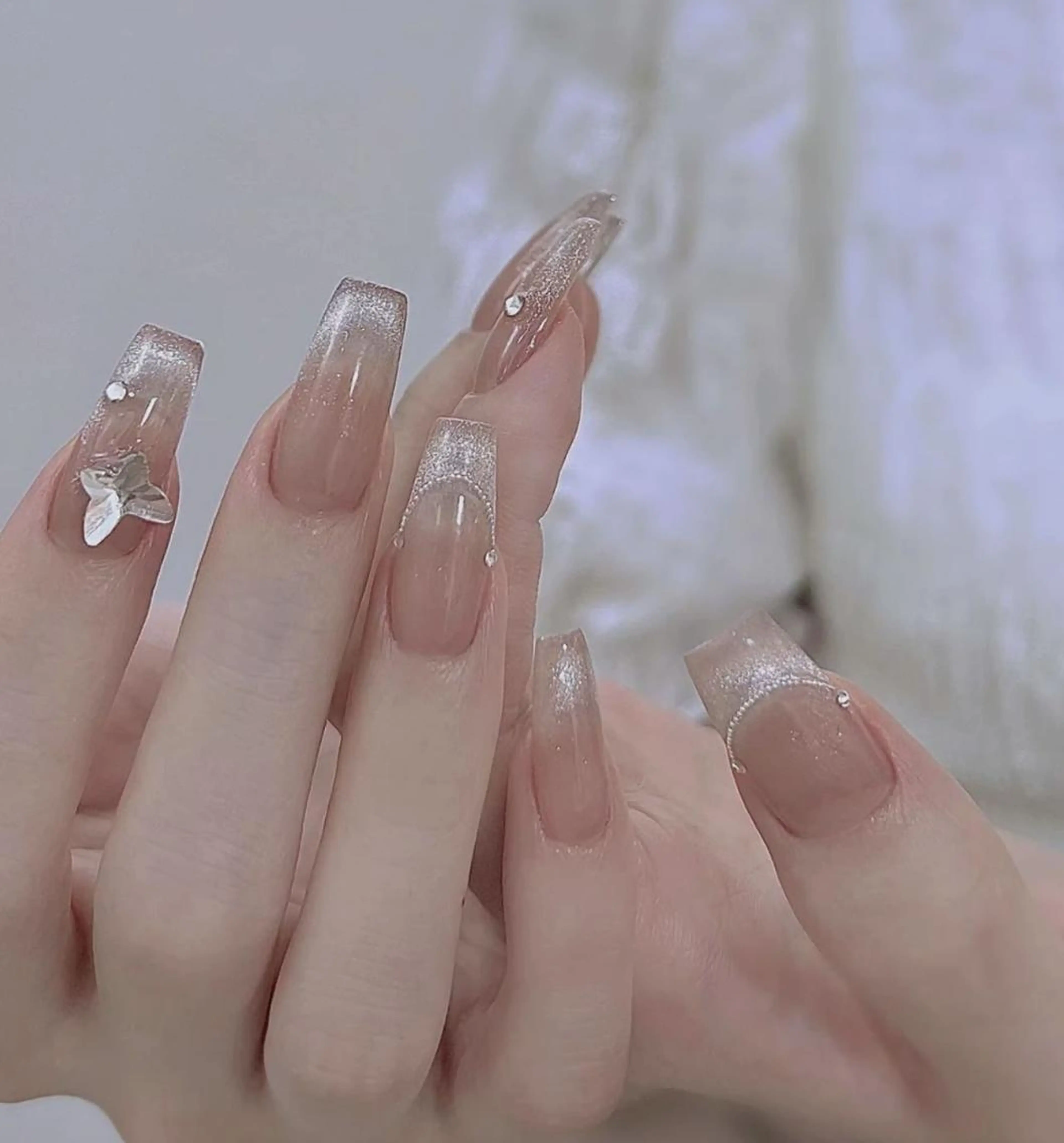 ネイル アートネイル 長さ出し ネイルチップ Queens マオのネイルデザイン