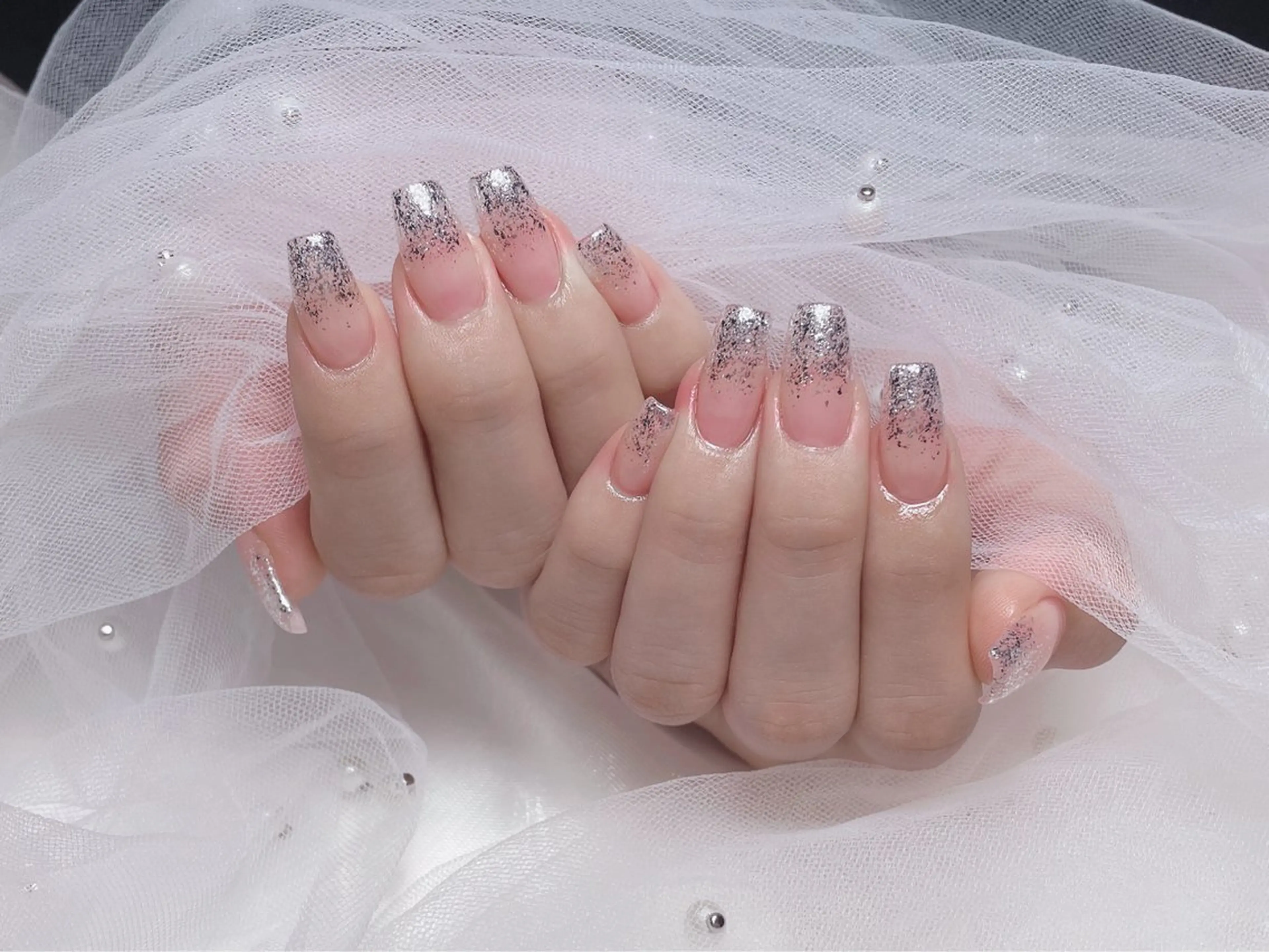 ❤️‍🔥[チップ長さだし]フッラッシュグラデーションネイル💅パーツ2つ無料の写真