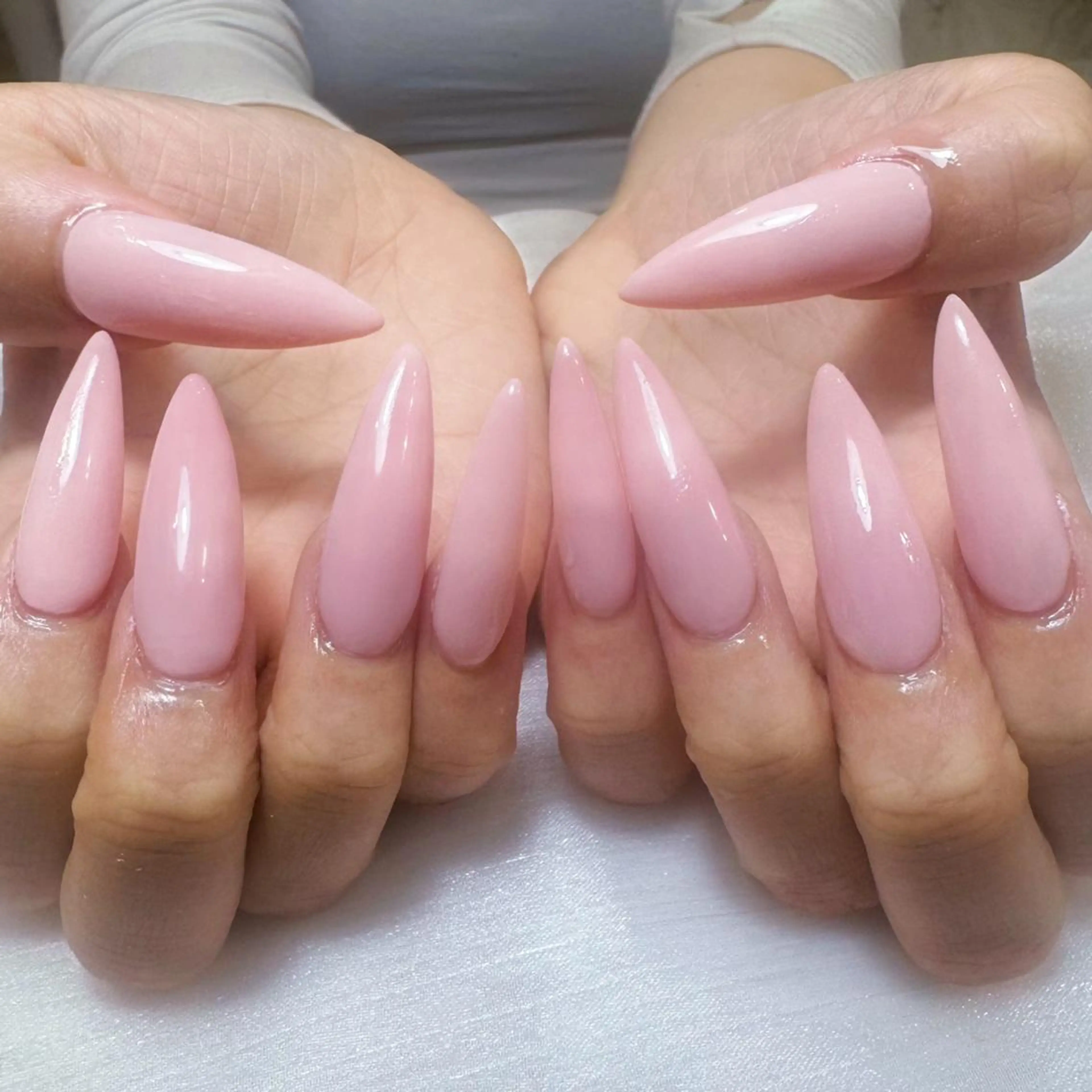 ネイル アートネイル オーロラネイル ガーリー キラキラネイル 韓国ネイル Leah 💅のネイルデザイン