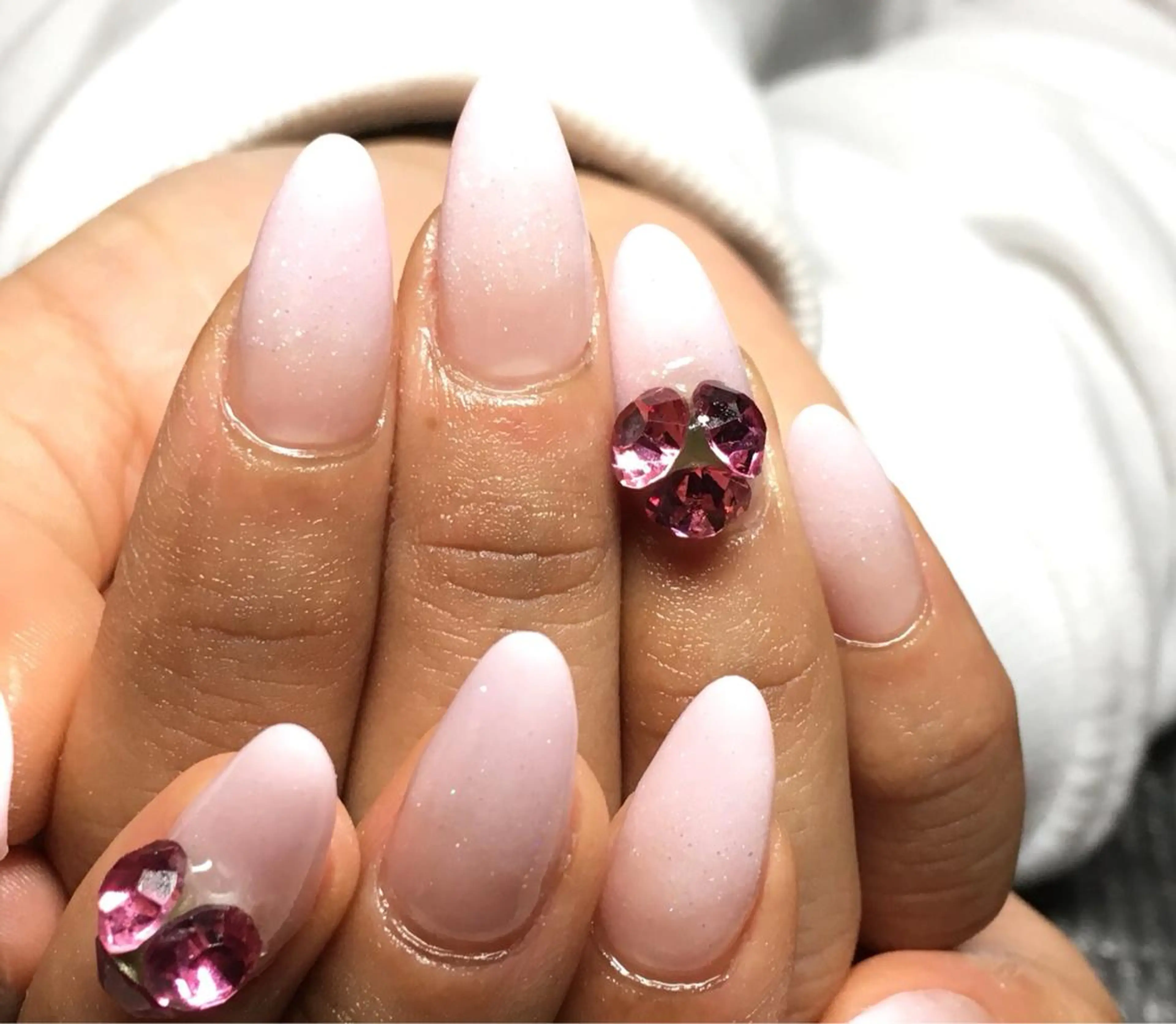 ネイル グラデーション ラメ(グリッター) ラメグラデーション スカルプネイル ストーンネイル アクア ライズのネイルデザイン