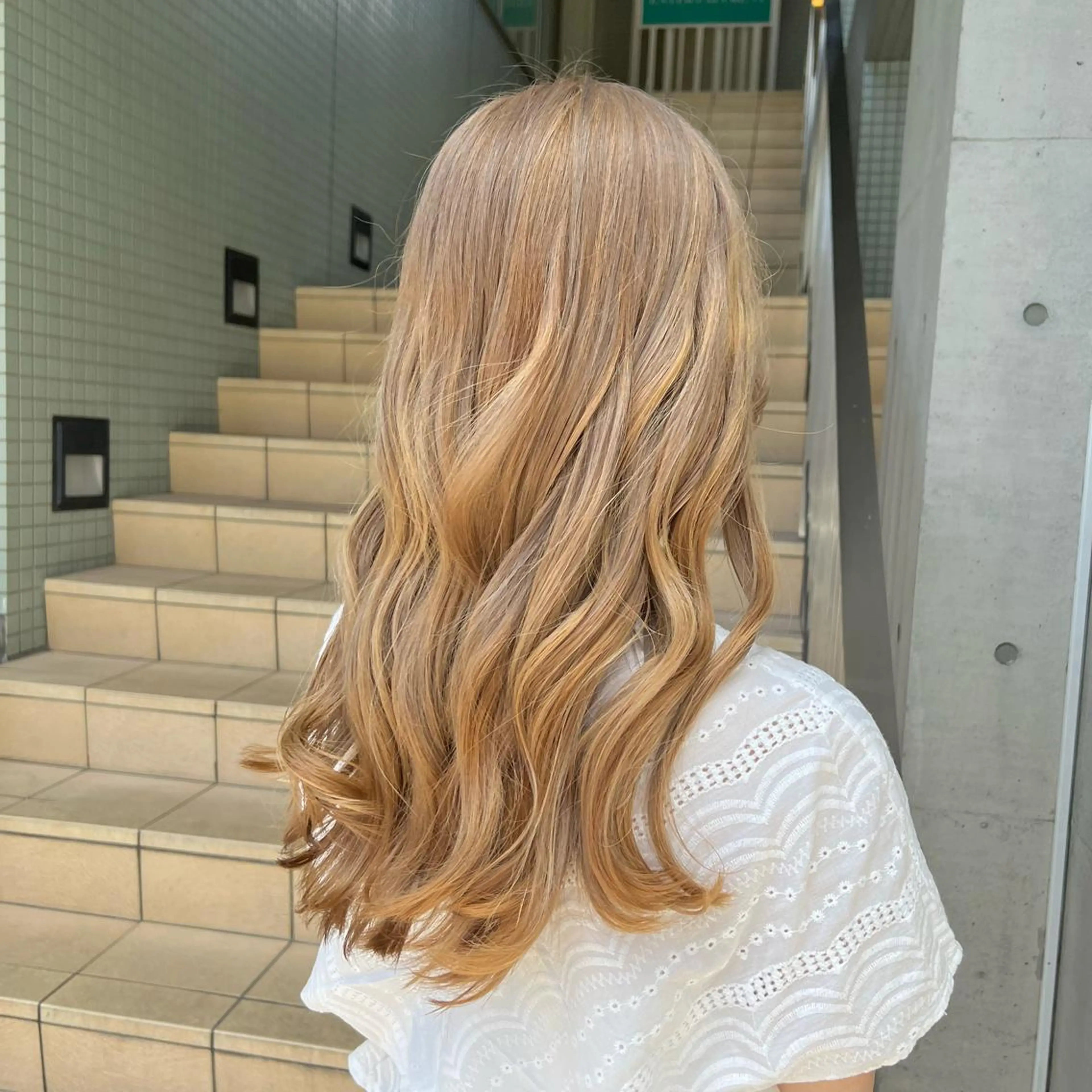 ロング カラー ブロンド ヘアカラー トリートメント stylist 🐶内藤 成香のヘアスタイル