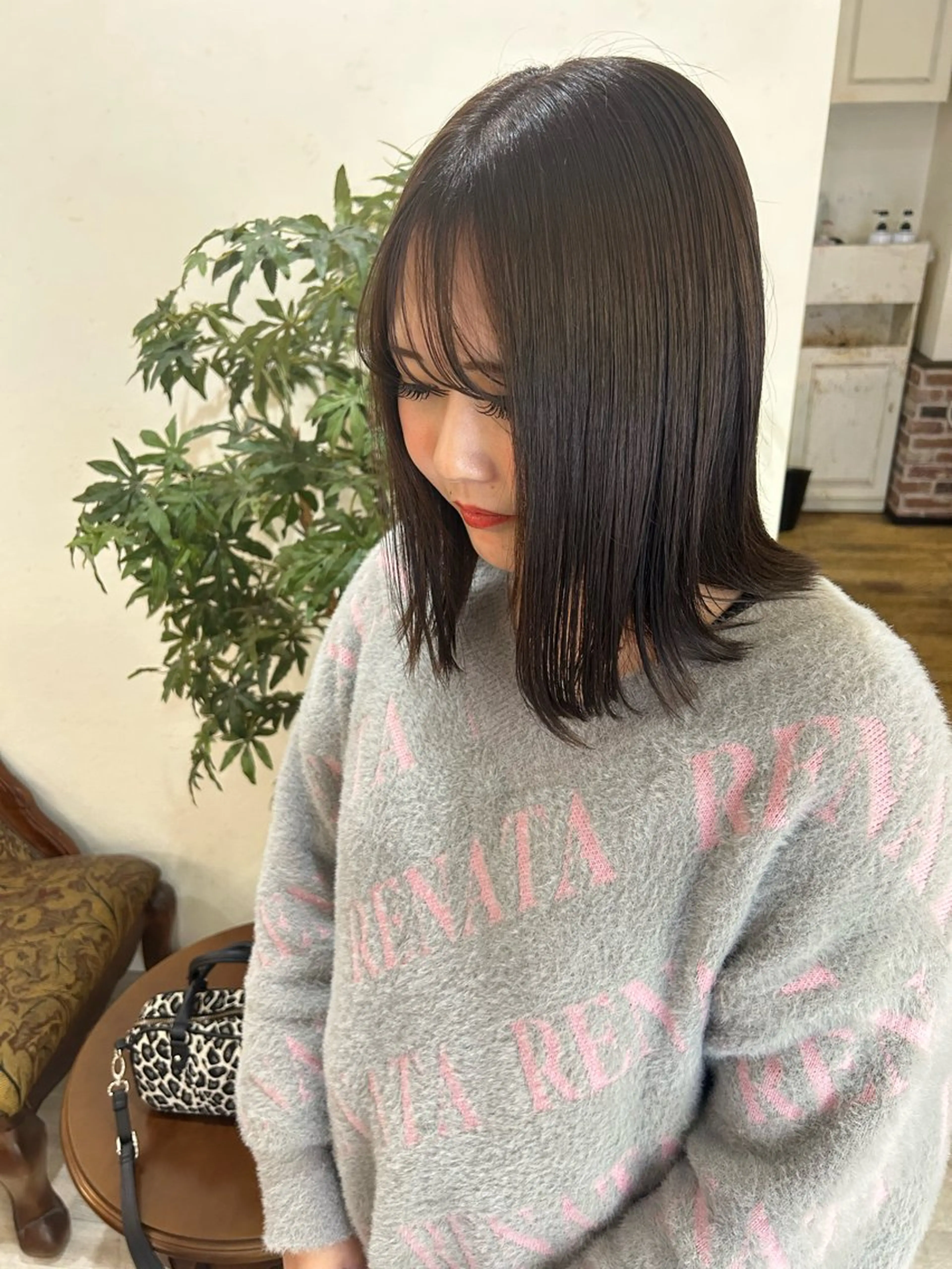 ミディアム 金子 莉緒のヘアスタイル
