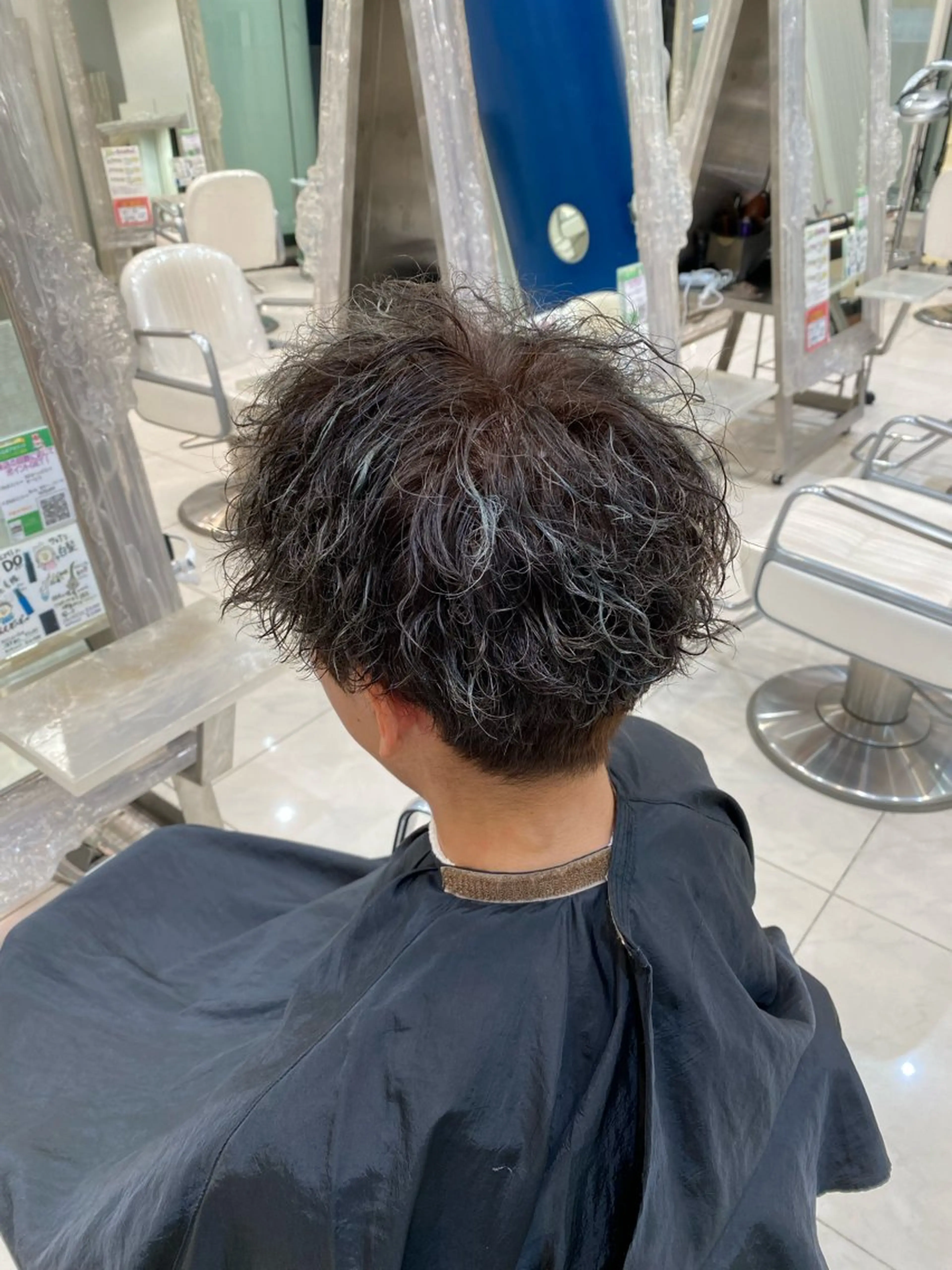 カラー 磯谷 怜寿のヘアスタイル