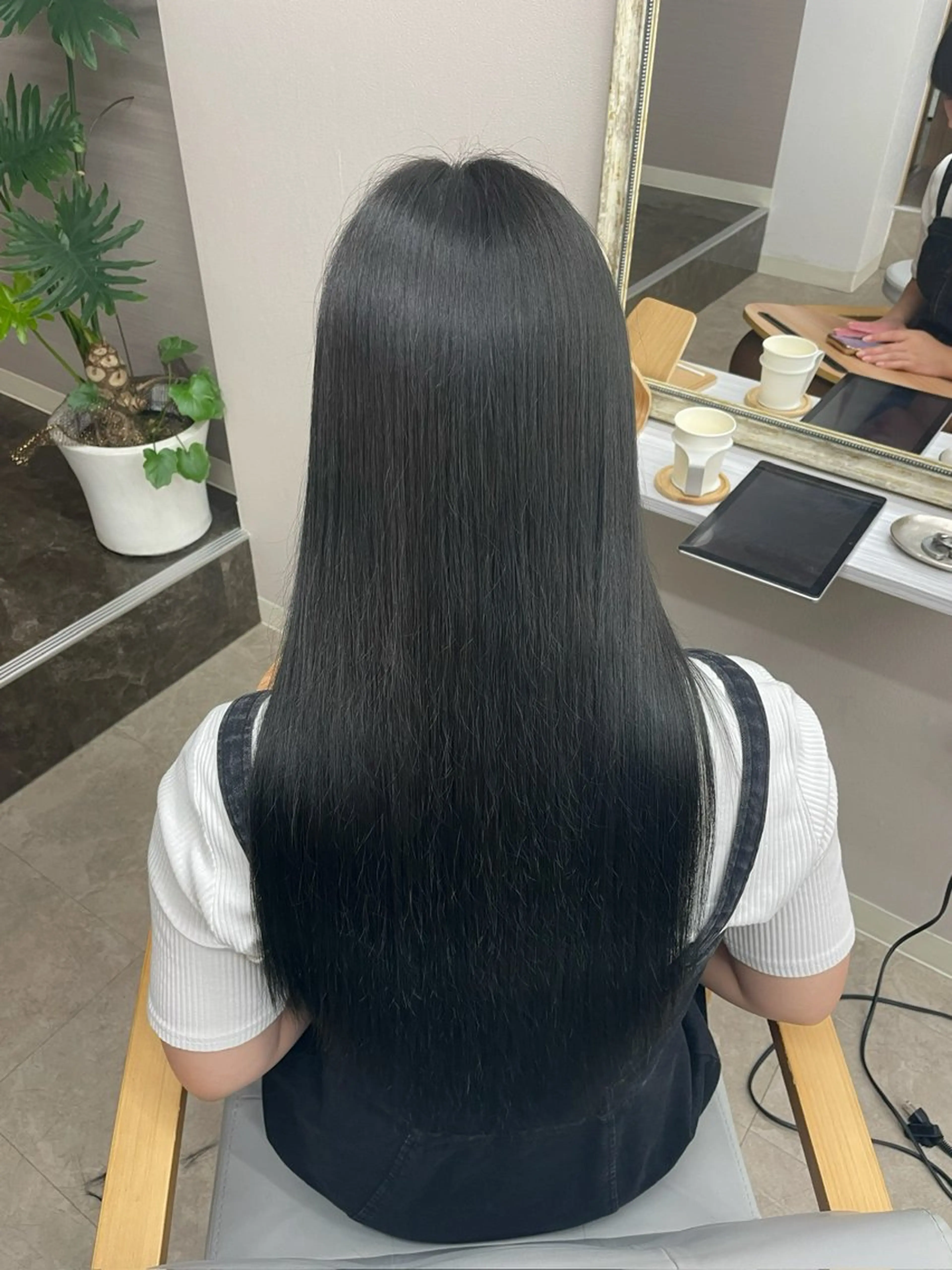 ロング カラー グレージュ オリーブグレージュ オリーブグレー 髪質改善 トリートメント luna ayane ／透明感カラーのヘアスタイル
