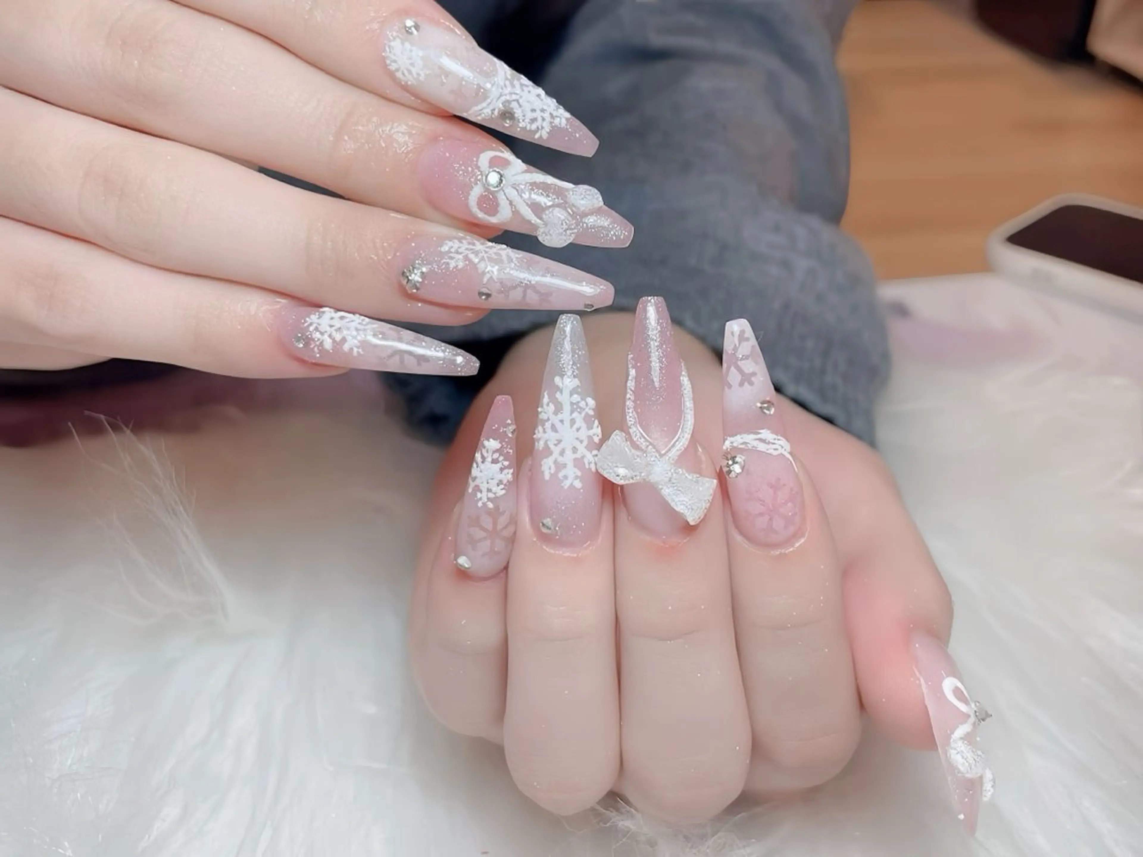 ネイル アートネイル オーロラネイル クリアネイル 長さ出し フレンチネイル ハンドネイル Rin Nail 新大久保店のネイルデザイン