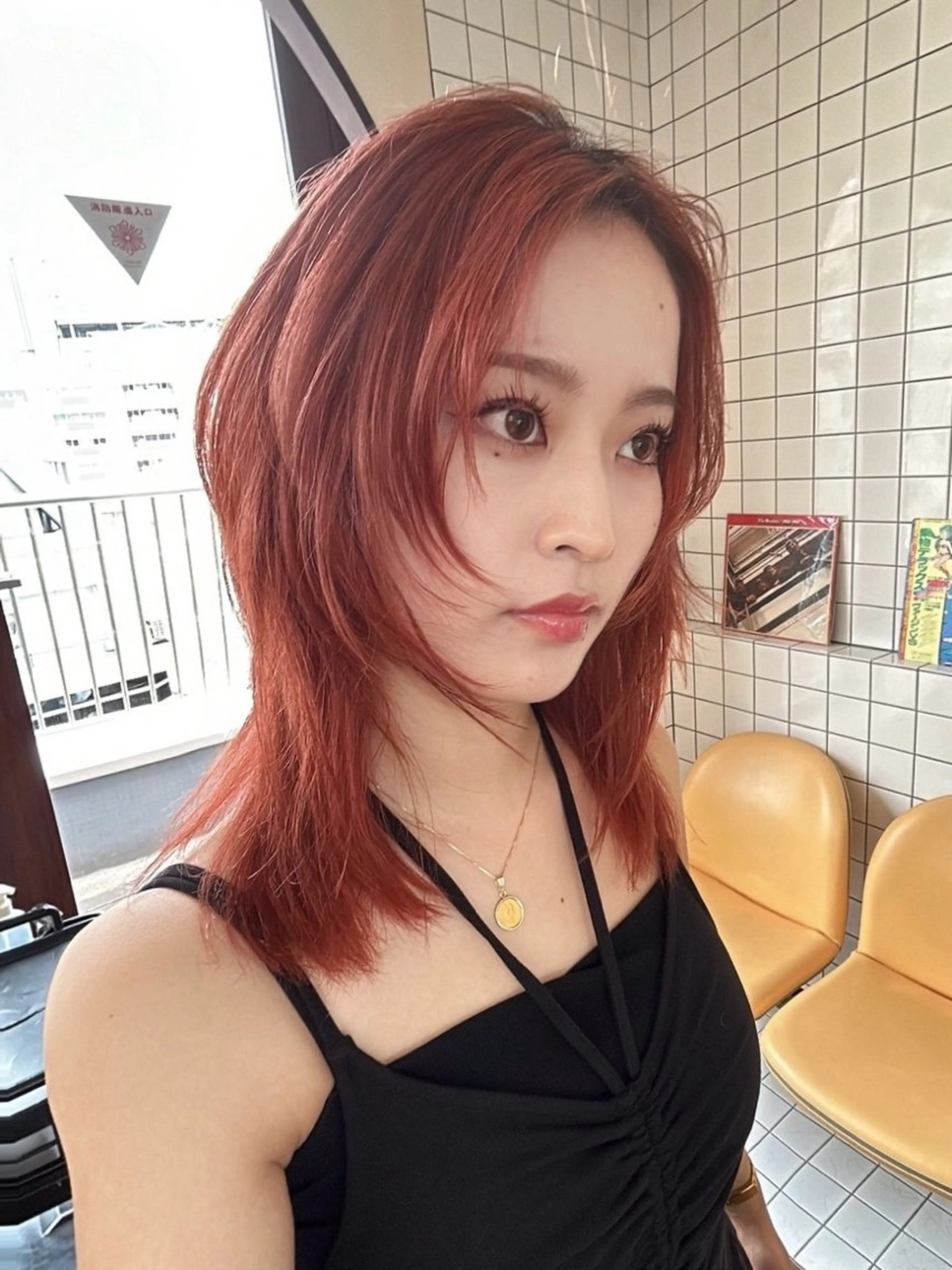 ミディアム カラー ブリーチ ブロンド ケアブリーチ 透明感カラー ダブルカラー レイヤー専門家 ダブルカラー修のヘアスタイル