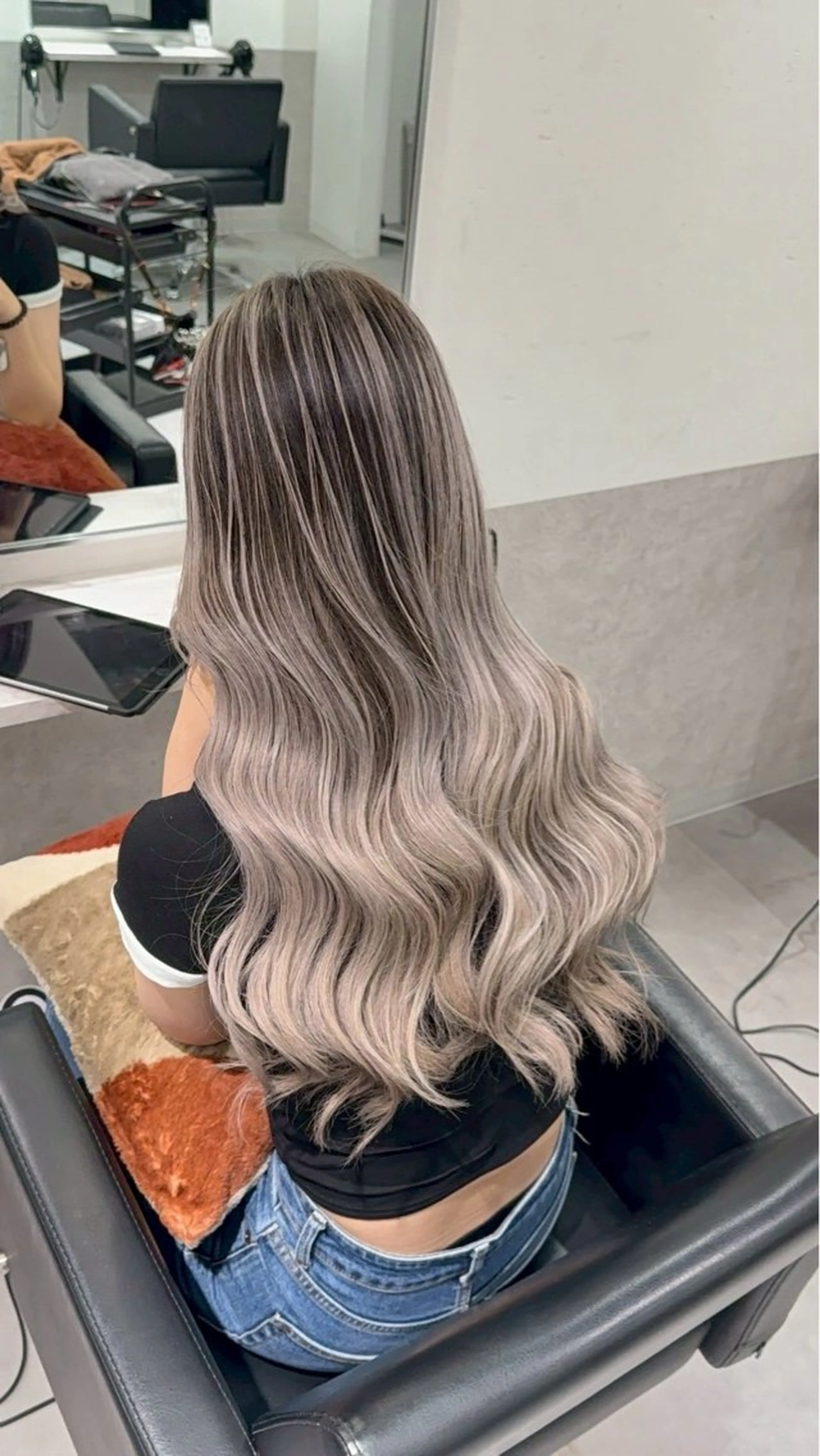 相談可🙆‍♂️海外デザインカラーメニュー🌫️ブリーチダメージを4分の1に抑える前処理剤&最高級トリートメント付き🍎の写真