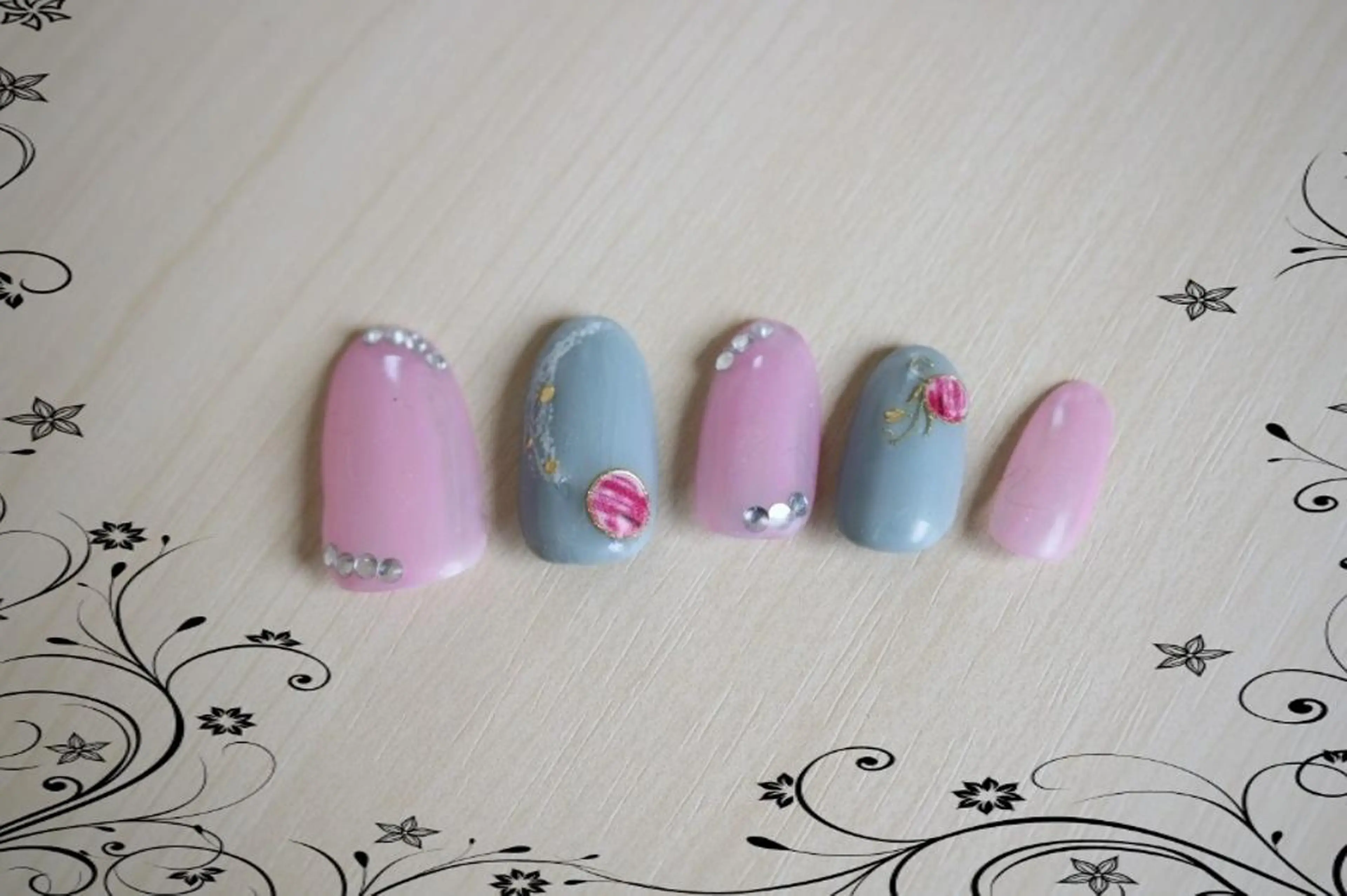 ネイル Roger 舞のネイルデザイン