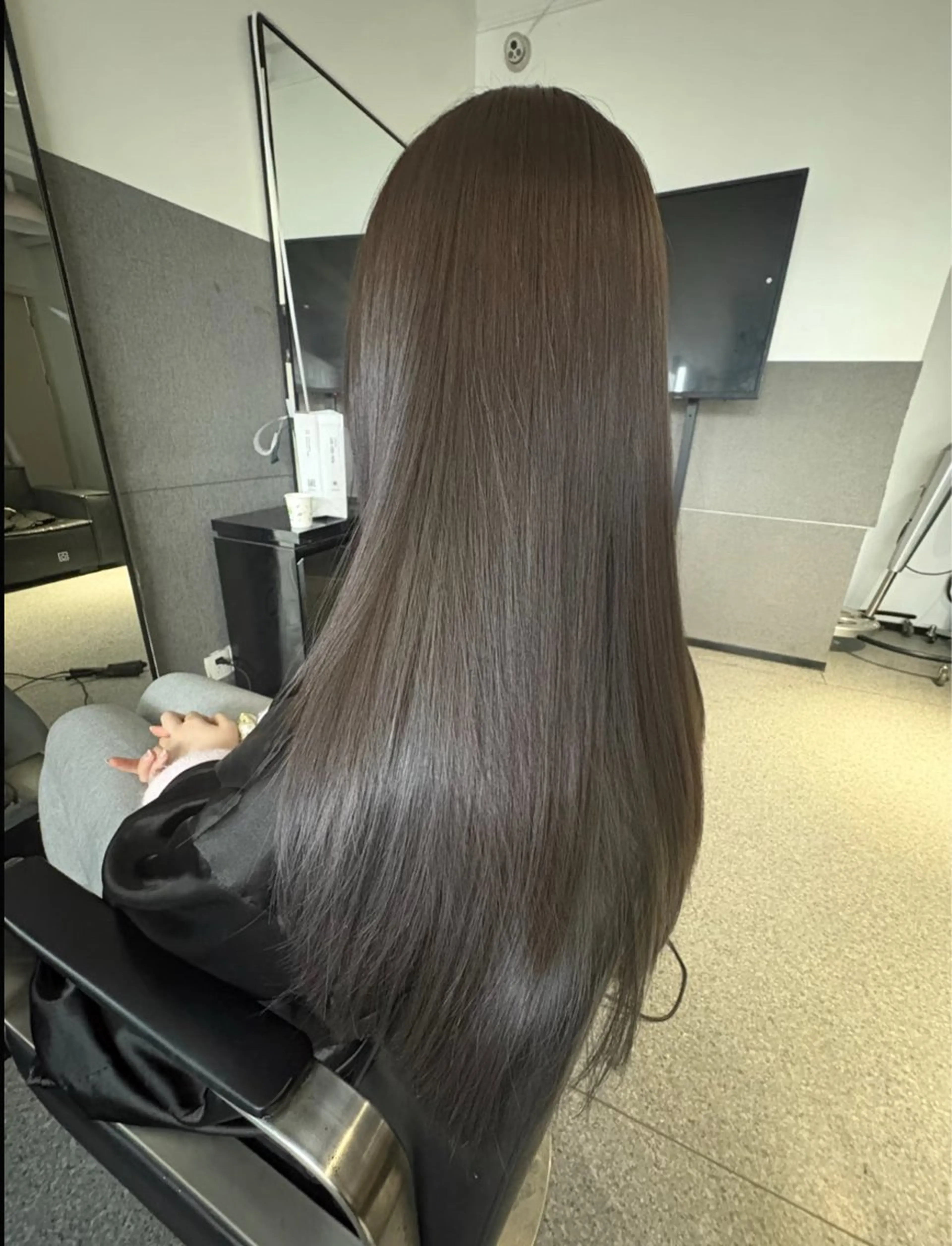 ロング カット 縮毛矯正 トリートメント デザインカラー⭐︎★ 🐆hyo🐆のヘアスタイル