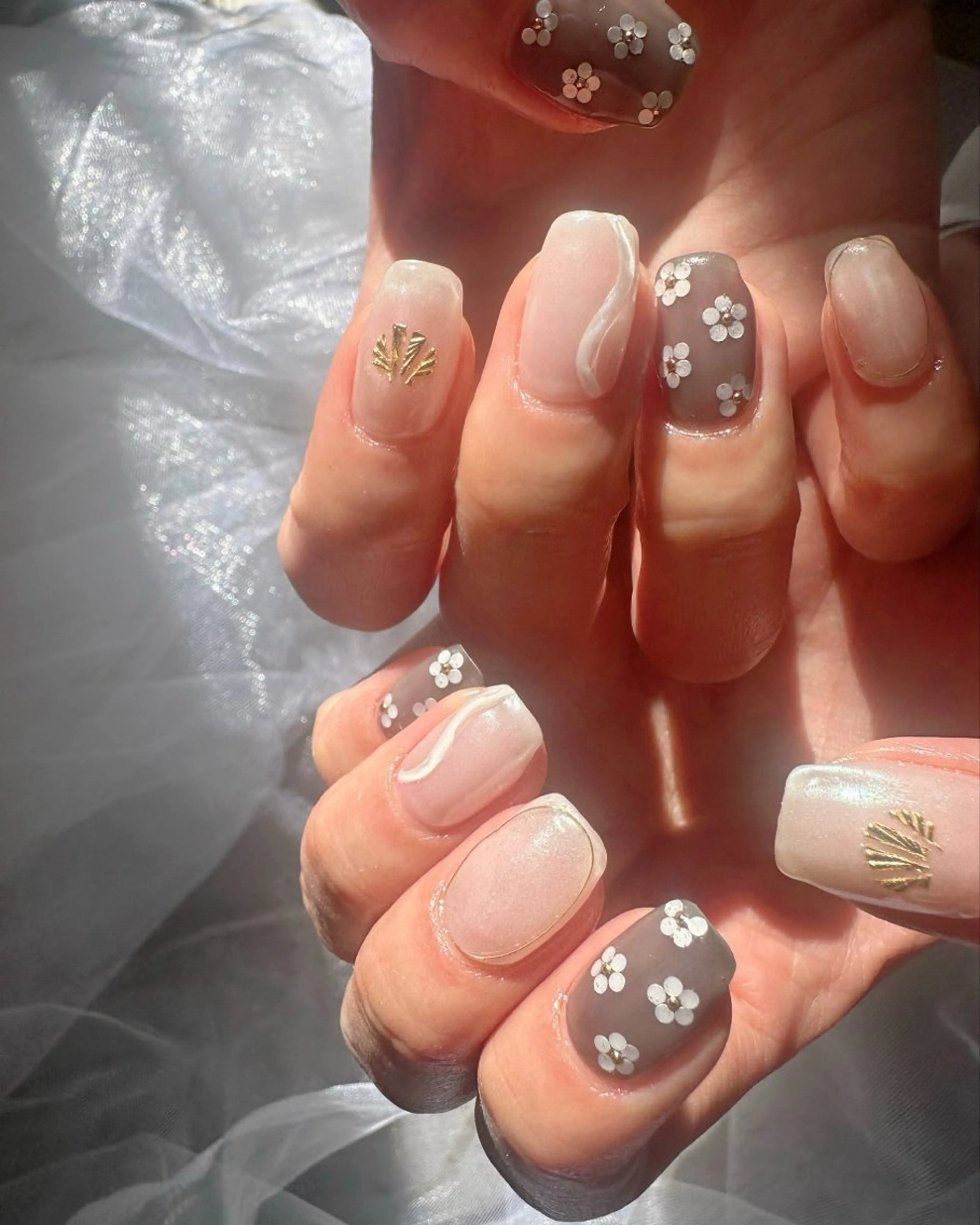 ネイル アートネイル オーロラネイル フラワーネイル ホログラムネイル 氷ネイル・うるうるネイル 🪞KAPE NAIL 🪞のネイルデザイン