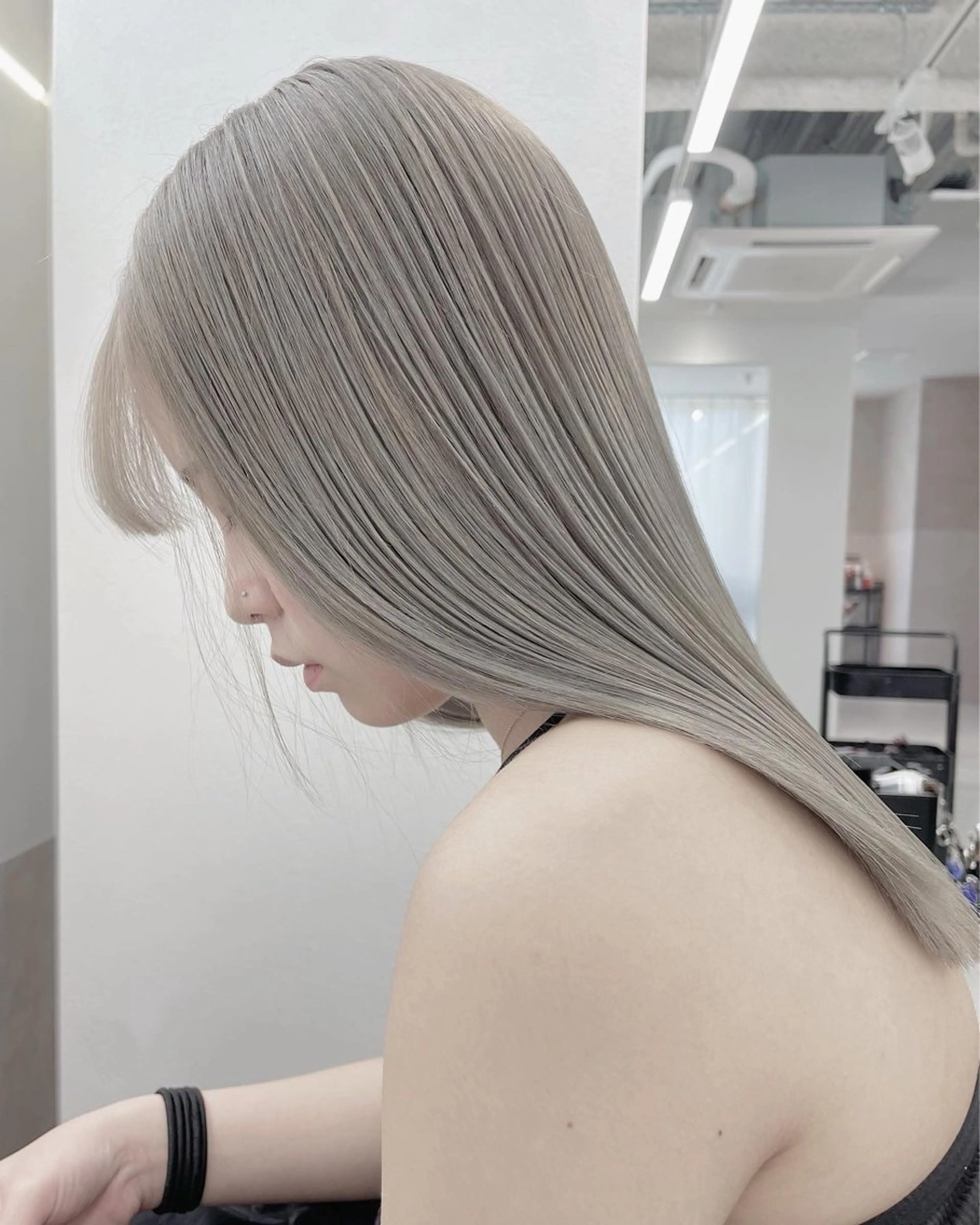 セミロング カラー ヘアアレンジ 切りっぱなしボブ ショートボブ ベージュカラー ブリーチ ケアブリーチ ヘアカラー トリートメント GiseL天神カラー 髪質改善/ブリーチのヘアスタイル