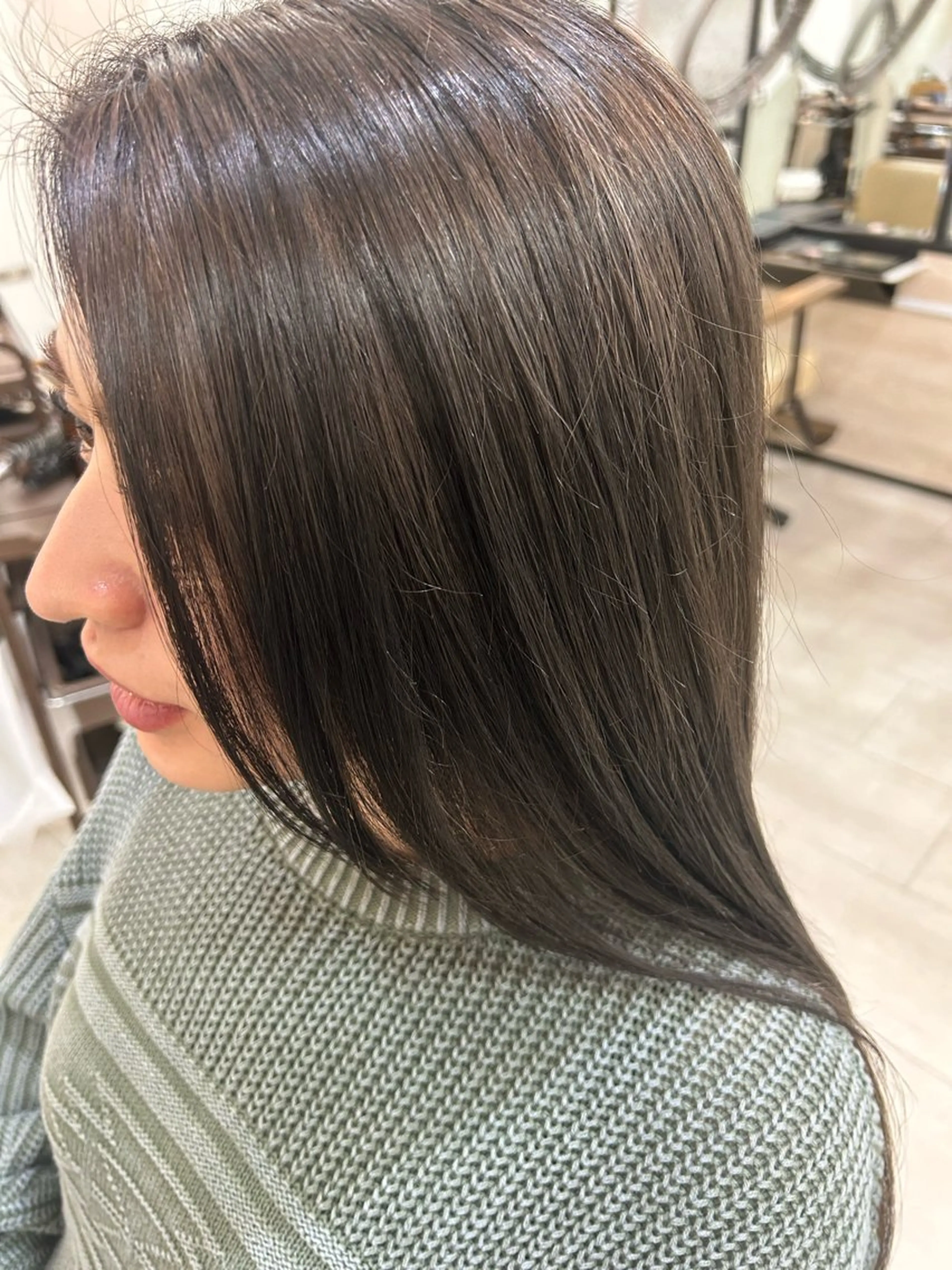 ロング カラー グレージュ ハイトーンカラー トリートメント 栗田 優月のヘアスタイル