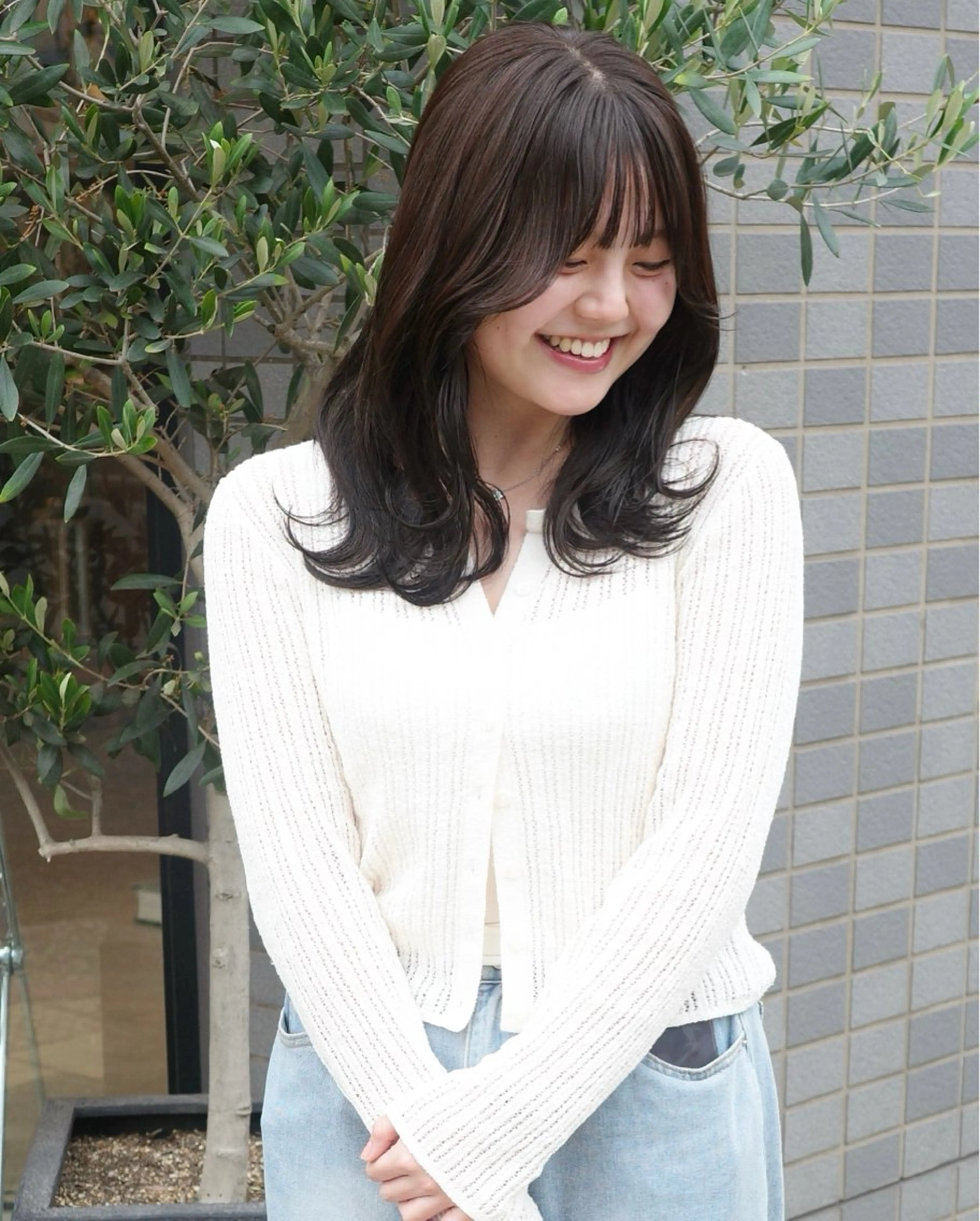 ミディアム カラー 顔まわりレイヤー レイヤーカット カット ヘアカラー トリートメント (h)wim ウィムのヘアスタイル