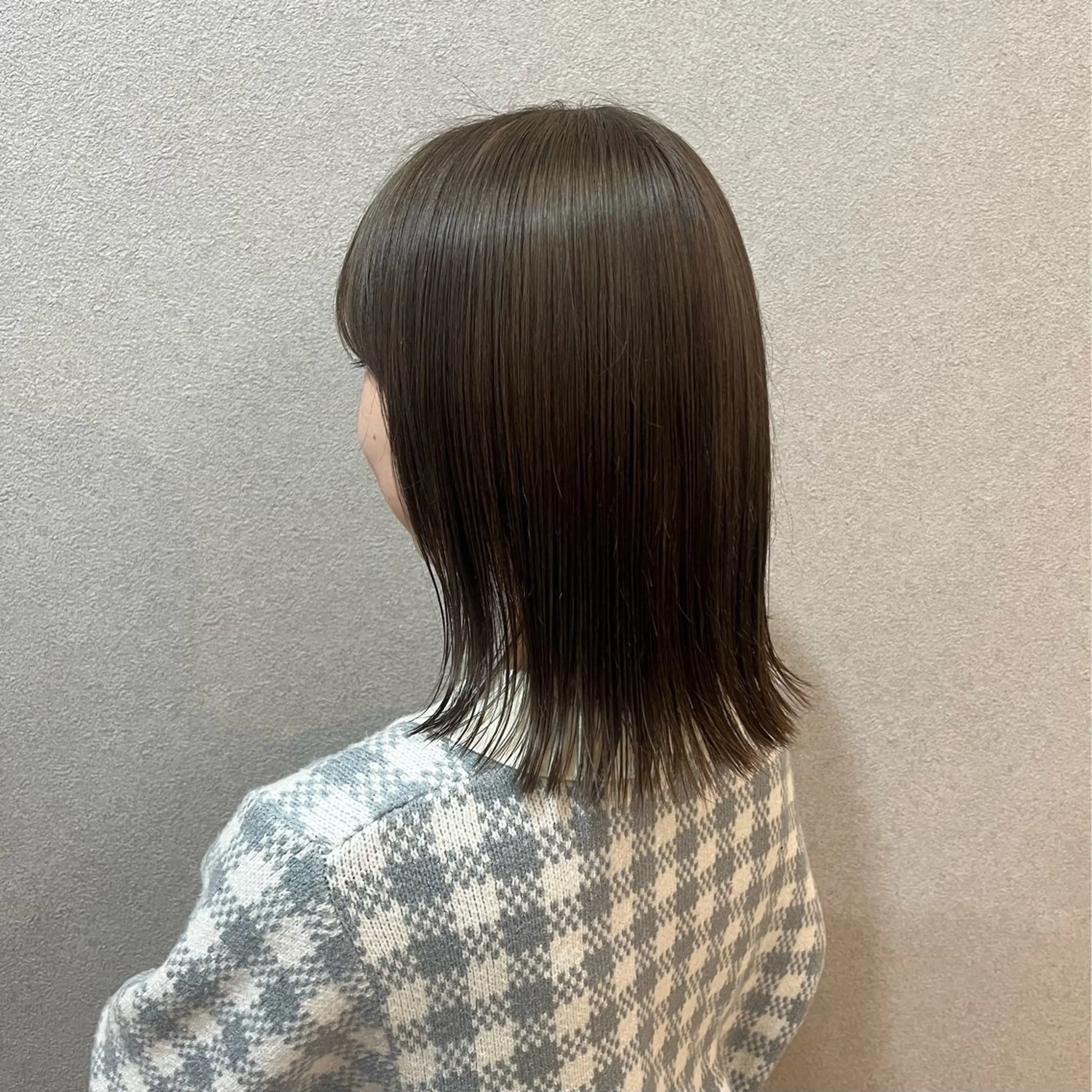 ミディアム カラー グレージュ Lotti なぎのヘアスタイル