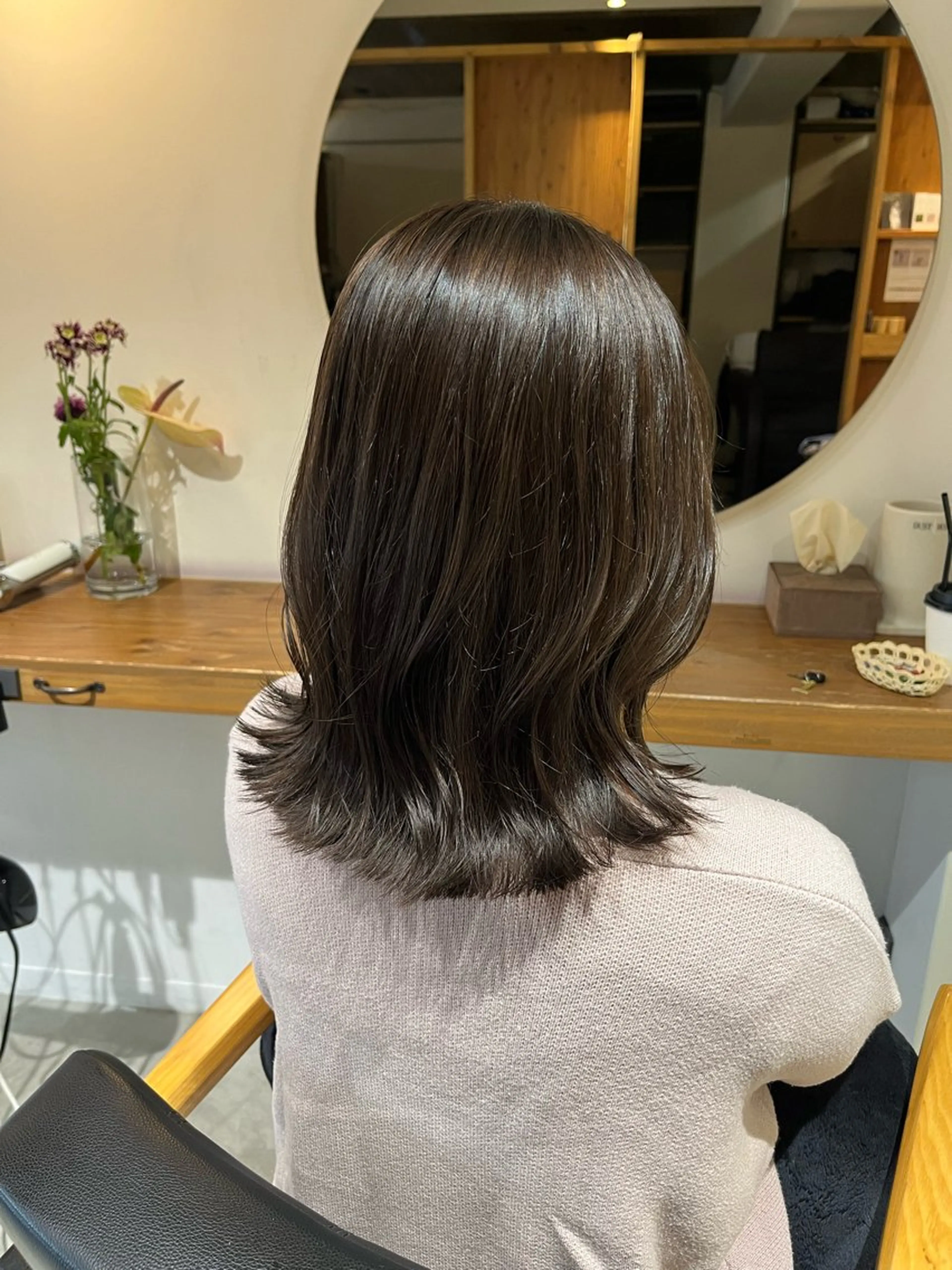セミロング ヘアカラー トリートメント 塩川ももこ/ 自然な縮毛矯正のヘアスタイル