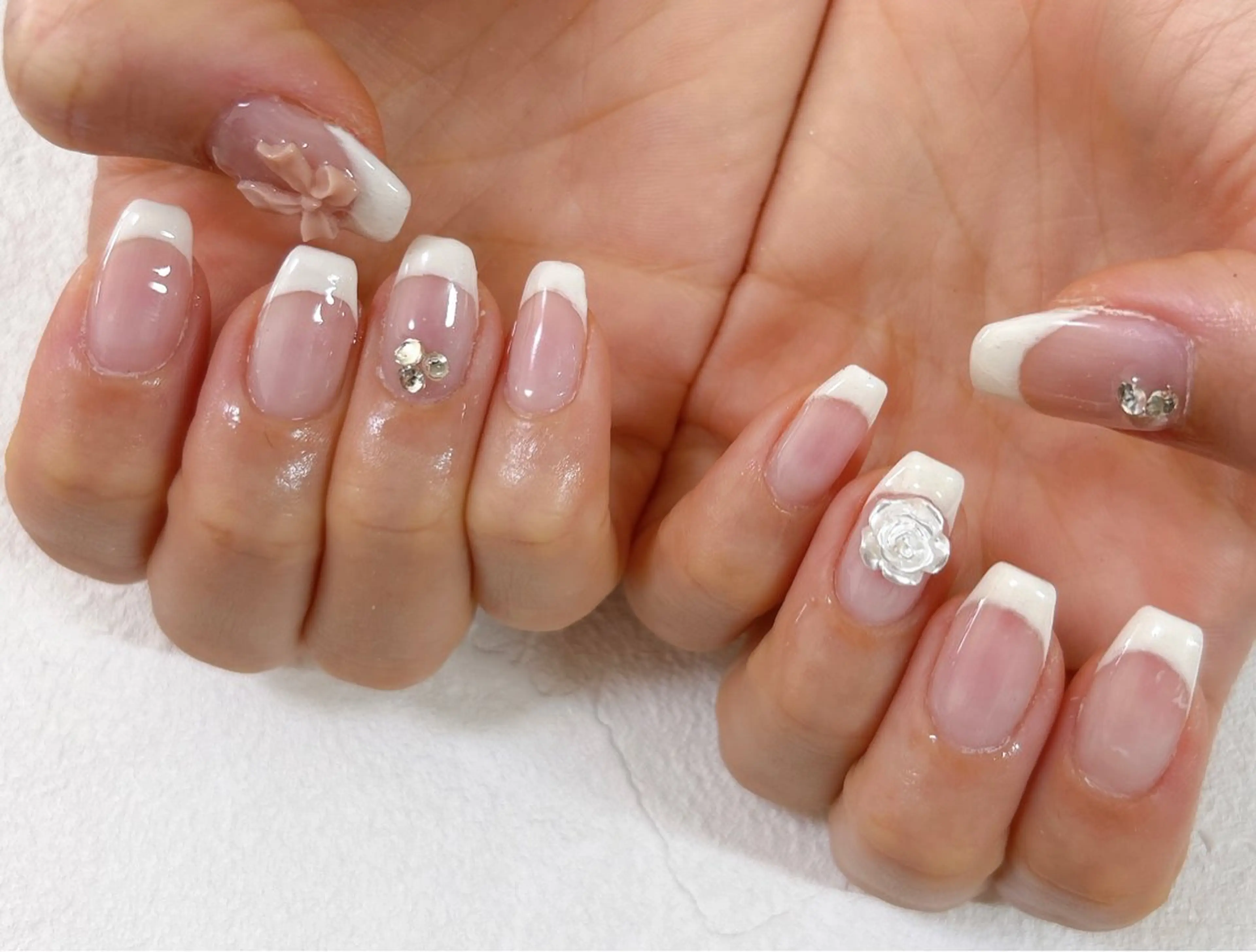 ネイル フレンチネイル ジェルネイル メンズネイル パラジェル リボン kiki nail &brow二子玉川の眉毛・アイブロウイメージ