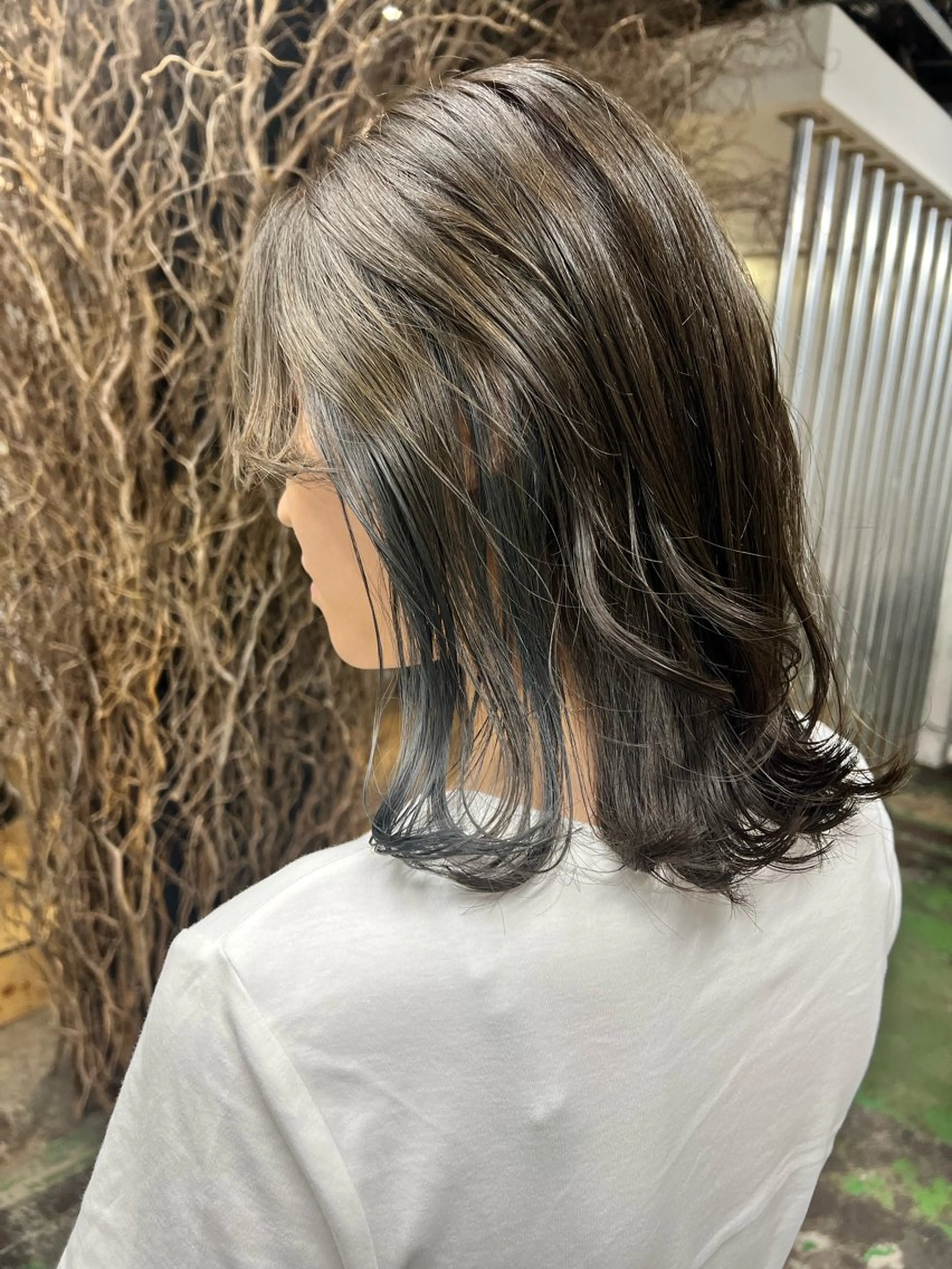 ミディアム カラー ブリーチ 透明感カラー オリーブグレー 野上 優子のヘアスタイル