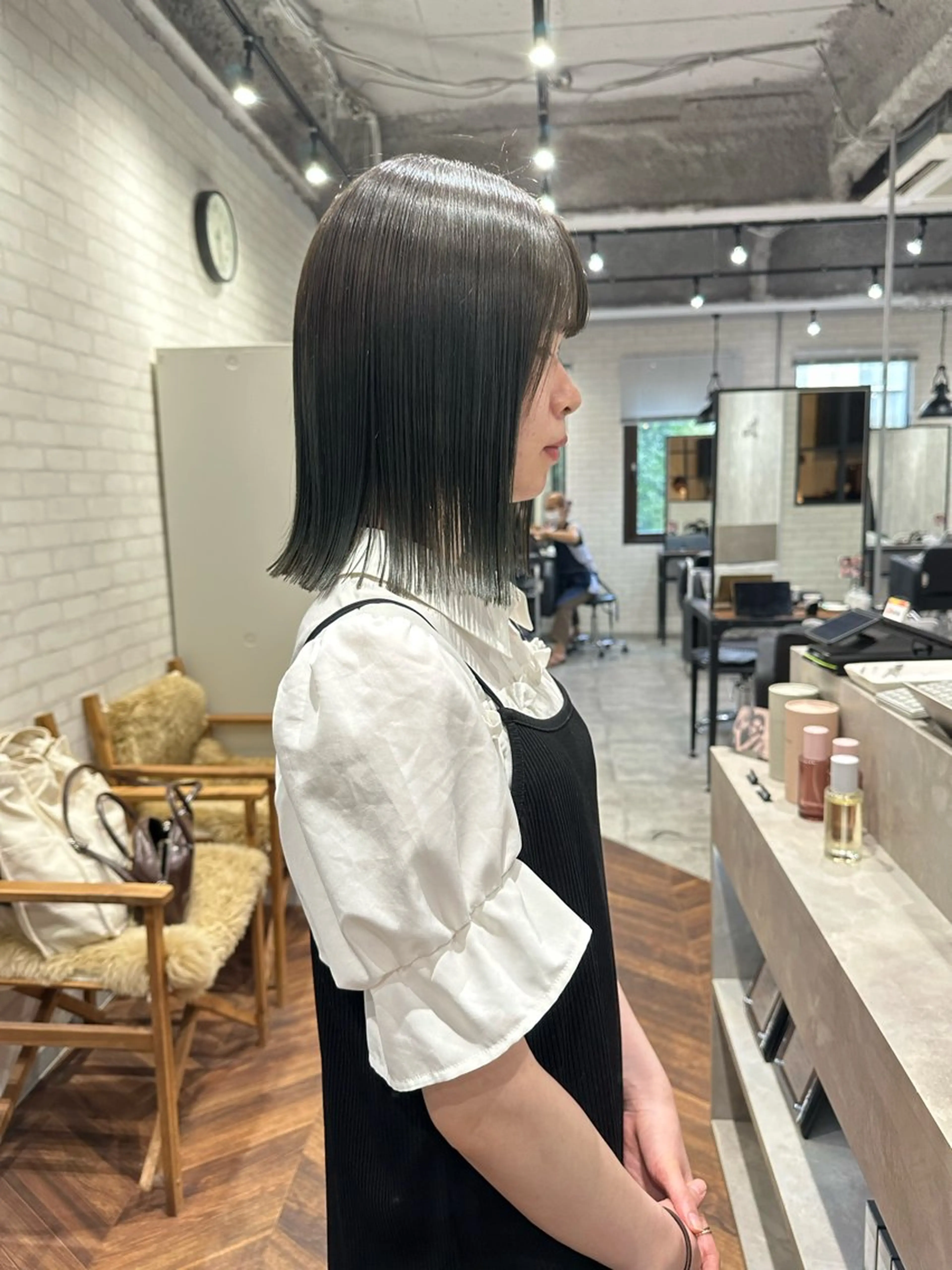 ミディアム カラー グレージュ オリーブグレージュ オリーブグレー ボブ トリートメント レイヤー/ボブ/ 顔周り/yukinaのヘアスタイル