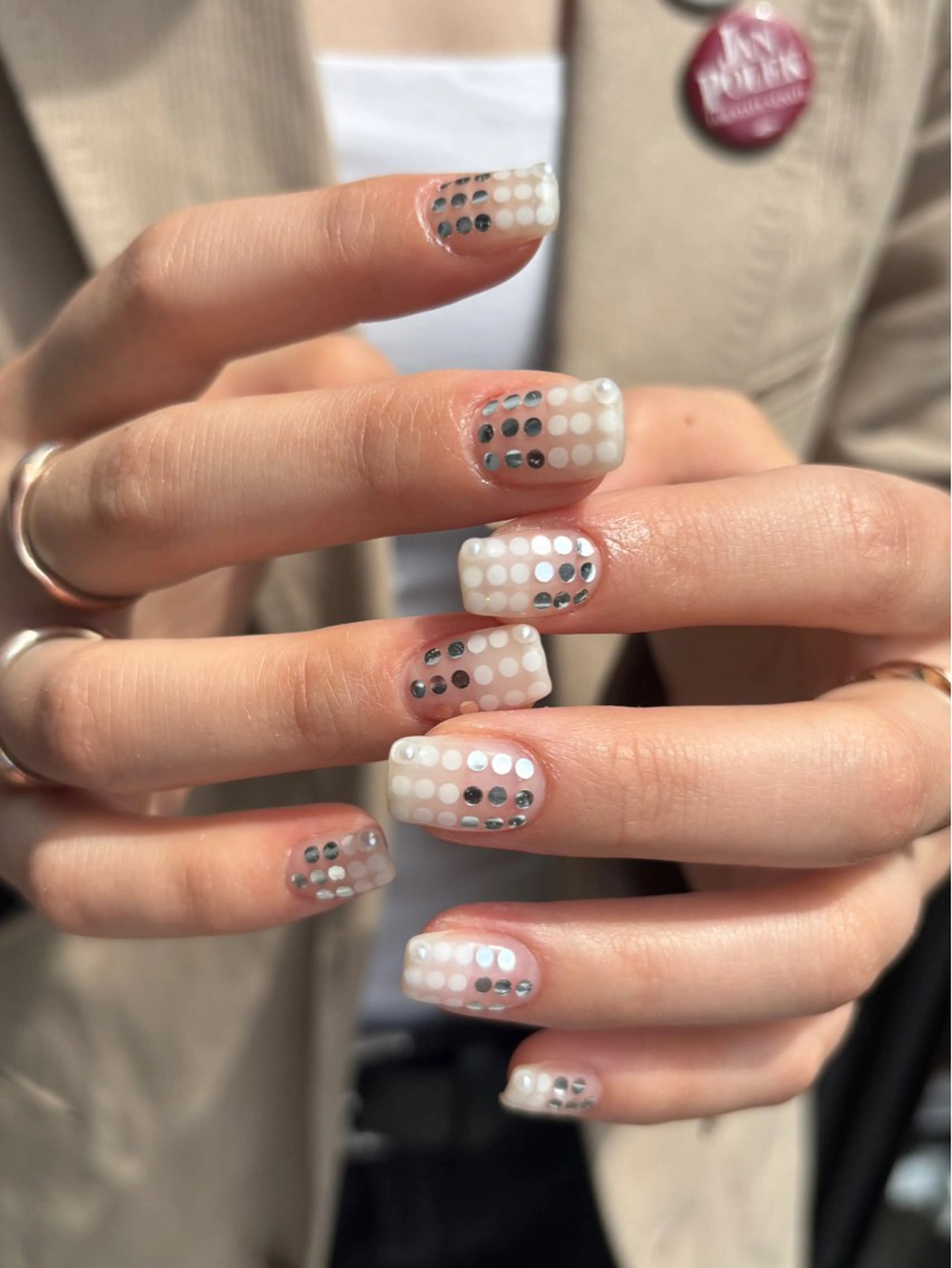 ネイル ホログラムネイル ホワイト ハンドネイル sister  mohawk所属・chika ／ nailのネイルデザイン