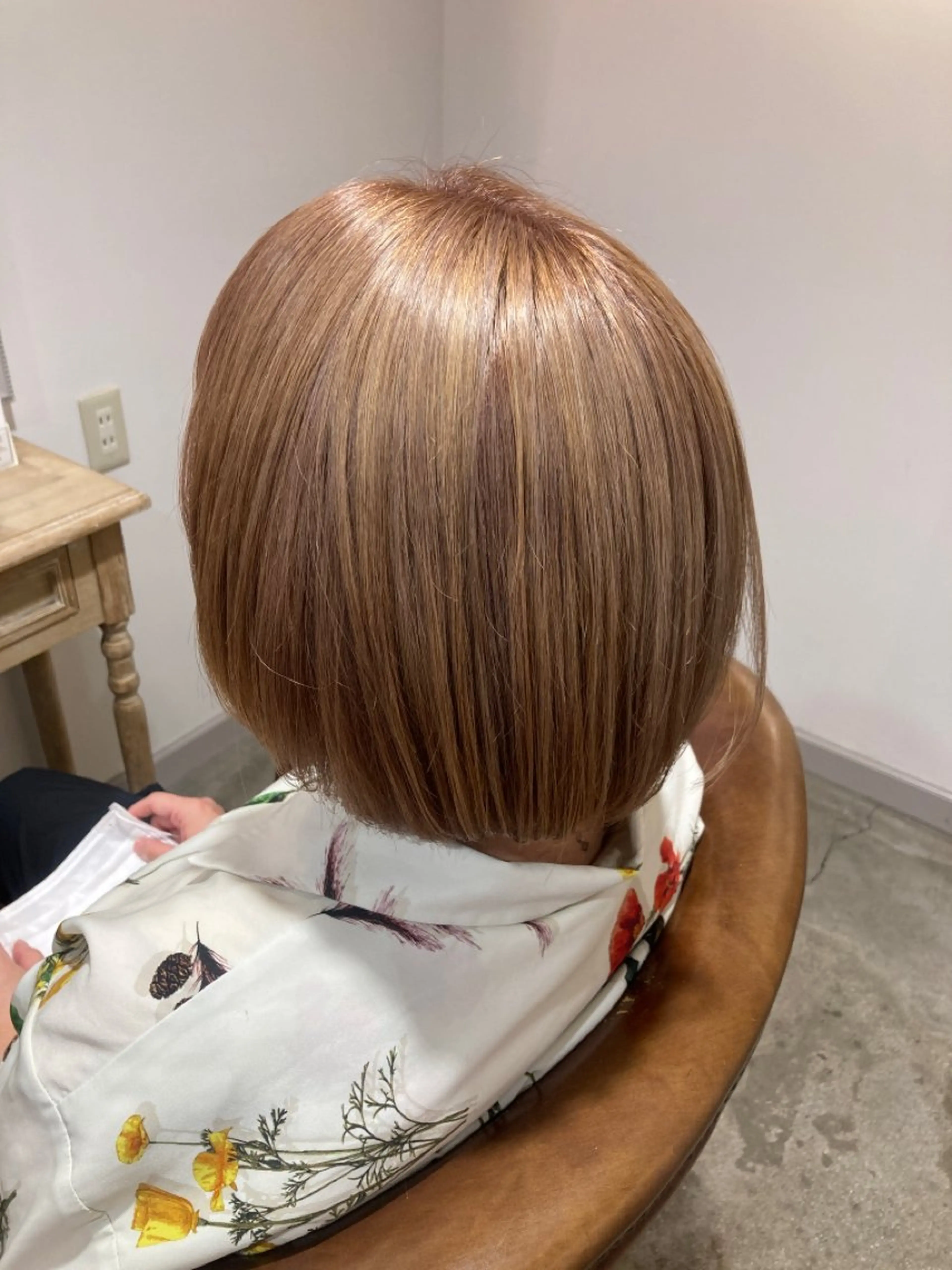 ショート カラー ナルセナツキ 👾ハイトーンのヘアスタイル
