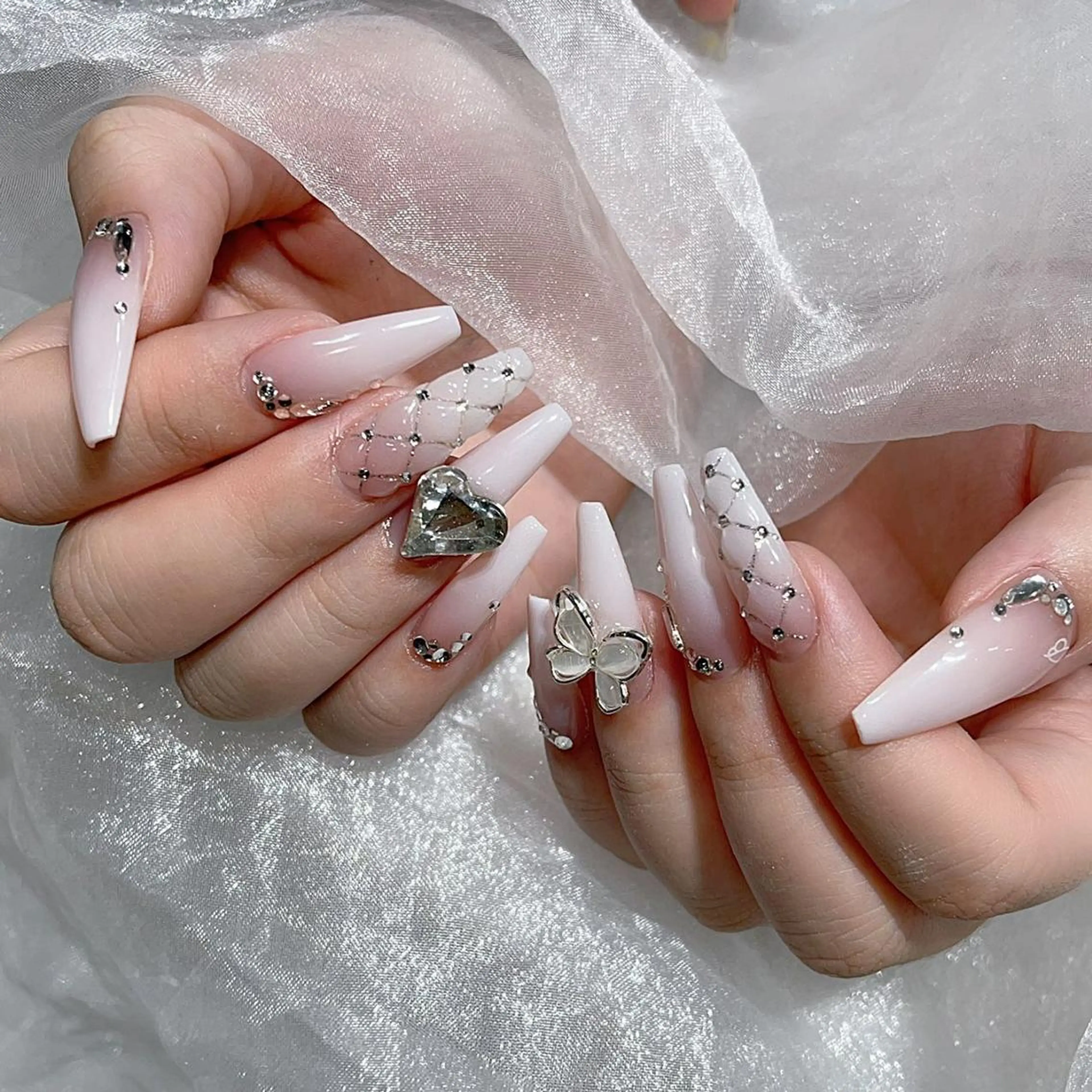 ネイル ハンドネイル Queens momoのネイルデザイン