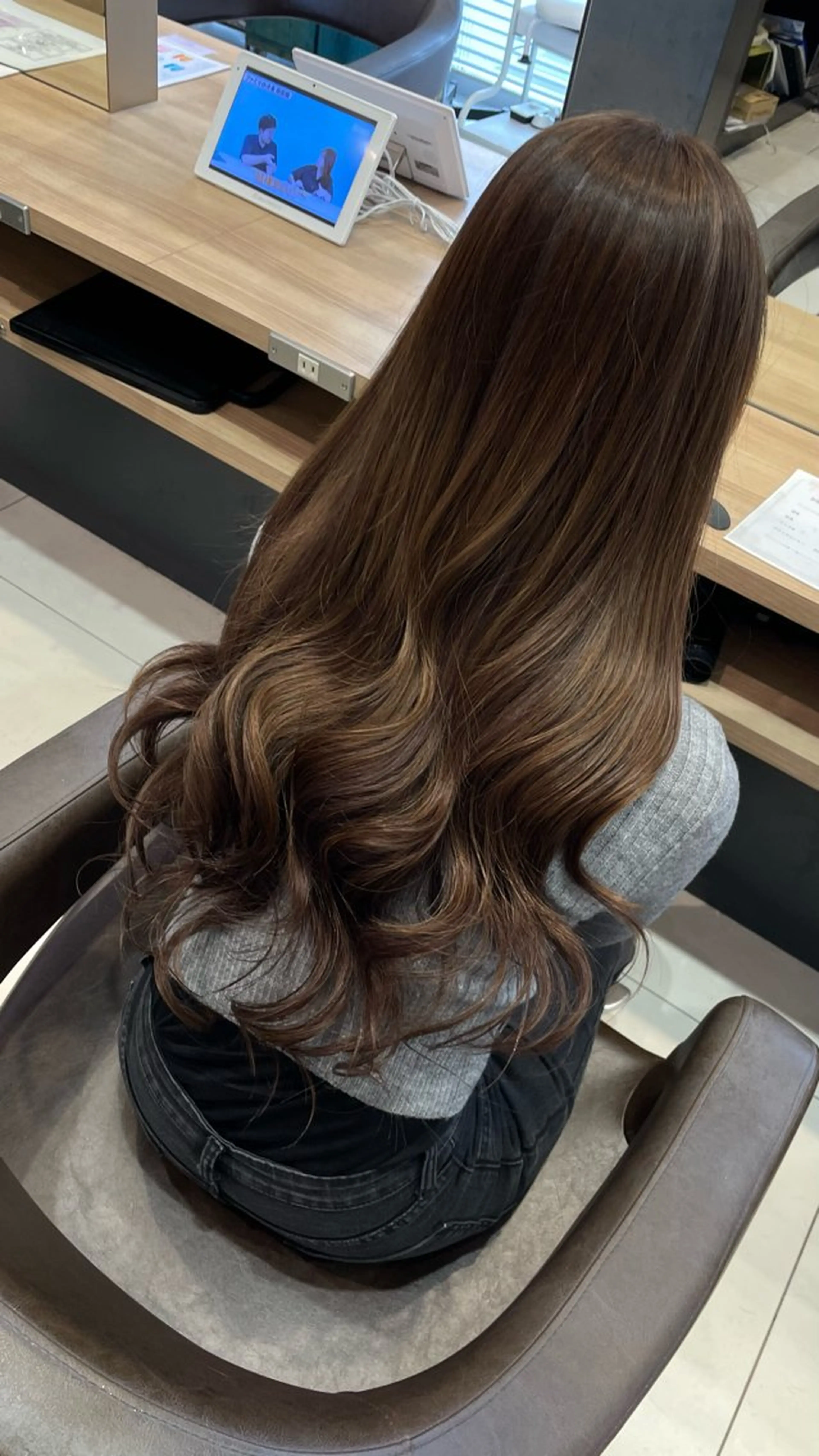 ロング 苗村 梨愛のヘアスタイル