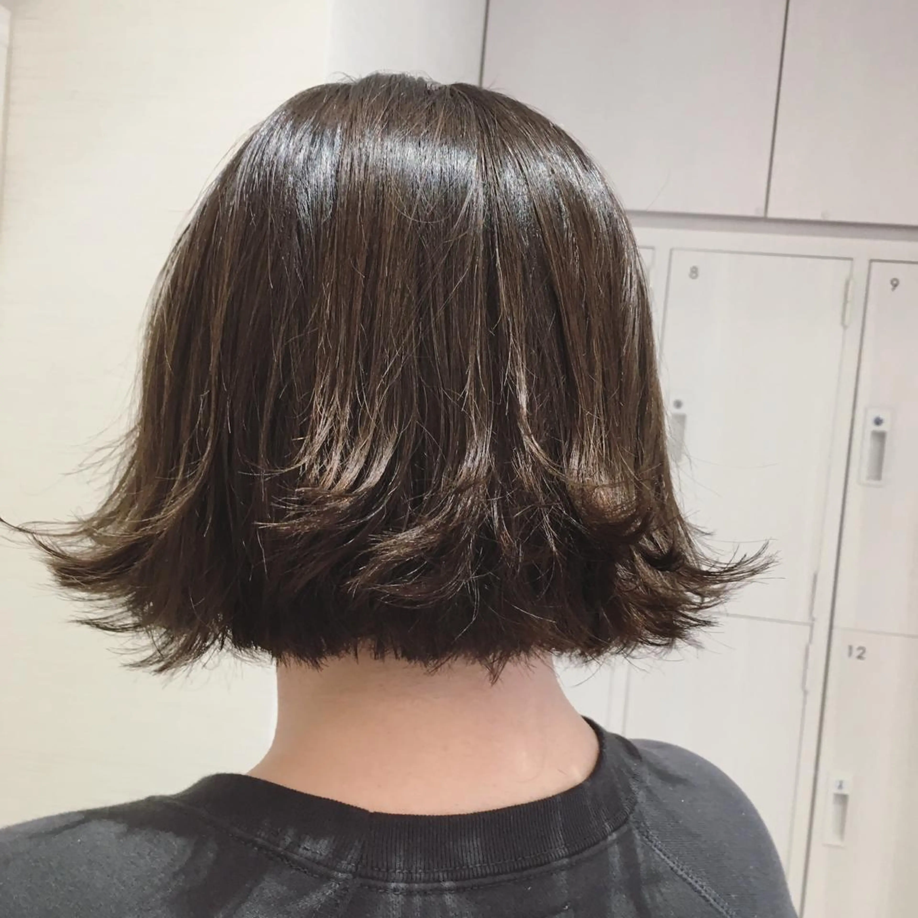 ショート カラー グレージュ イルミナカラー 三鷹で1番ショート ボブをカットする新谷のヘアスタイル