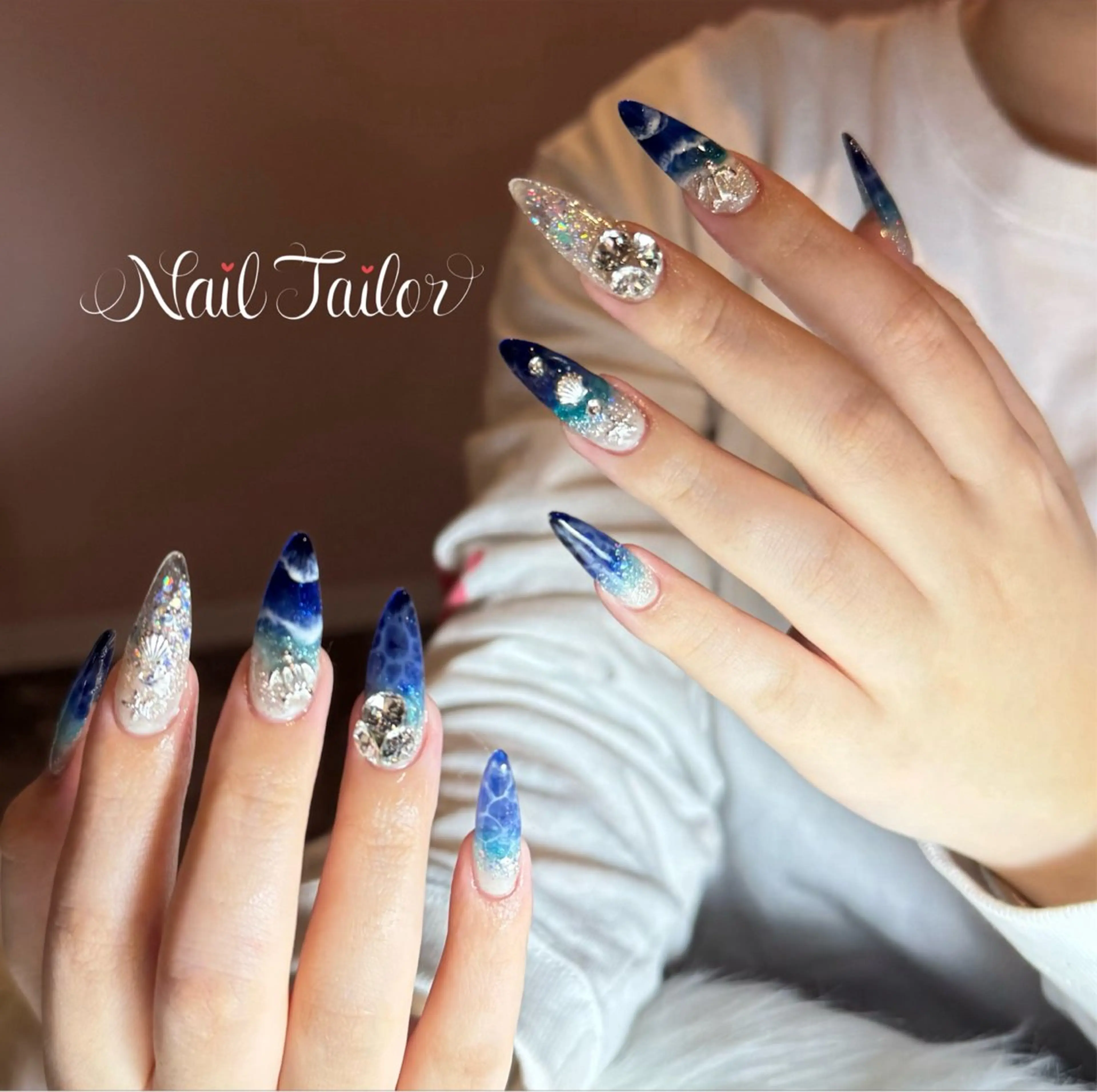 ネイル アートネイル ブルー 長さ出し ジェルネイル キラキラネイル NailTailor ネイルテイラーのネイルデザイン
