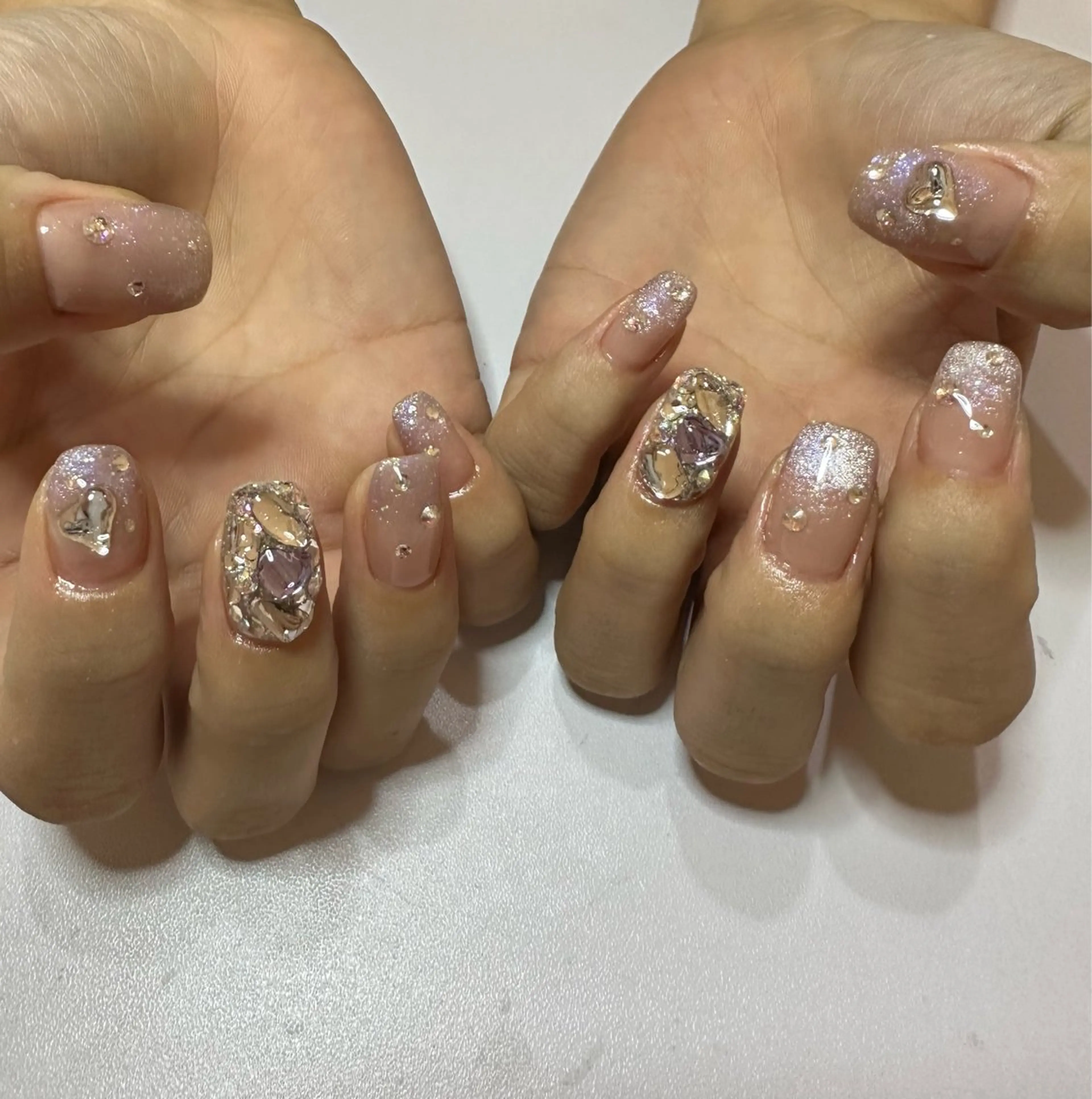 ミディアム ネイル ハンドネイル T. Kasumiのネイルデザイン