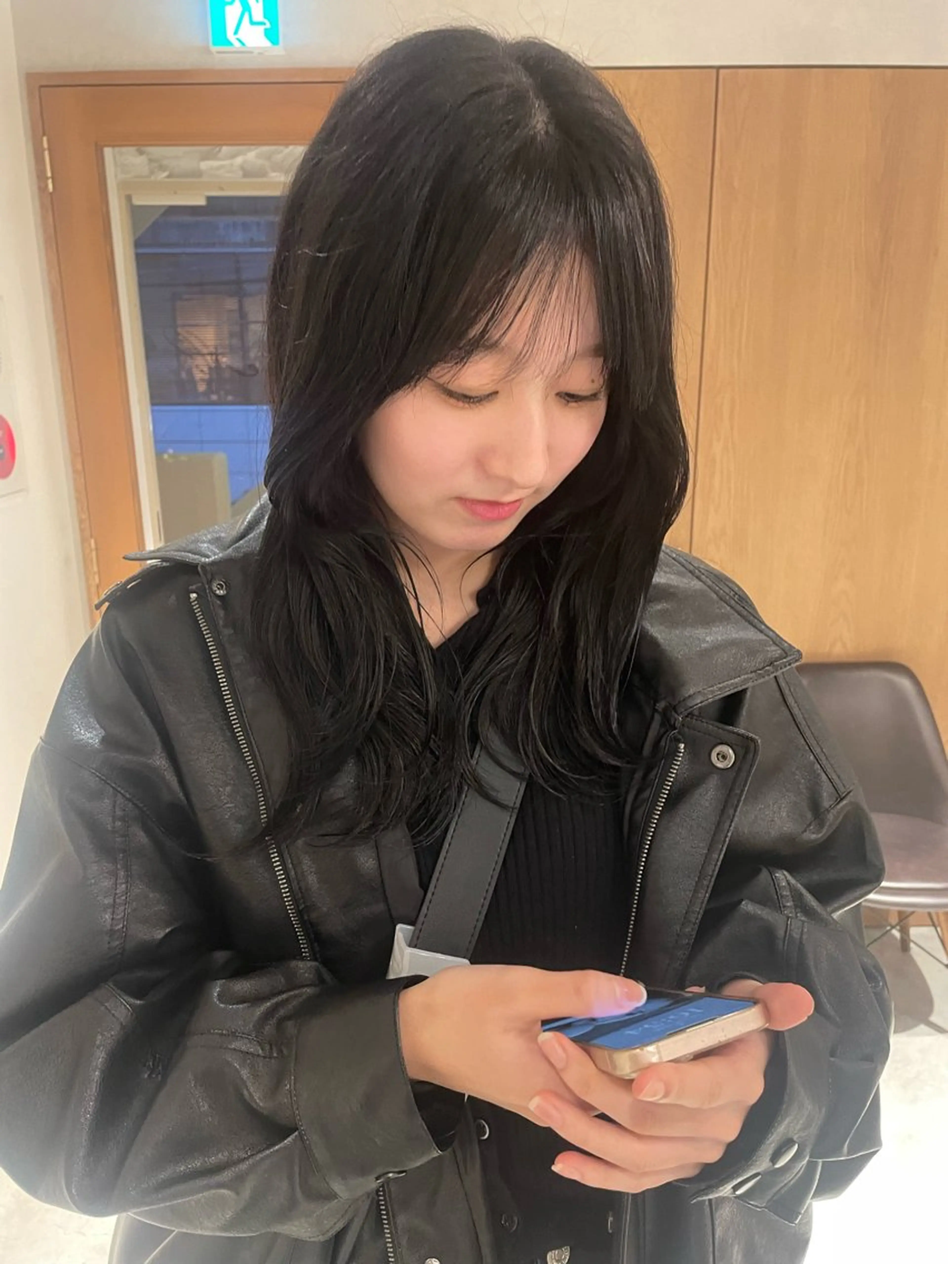 ロング カラー ヘアカラー トリートメント mei｜顔まわり ×透明感カラーのヘアスタイル