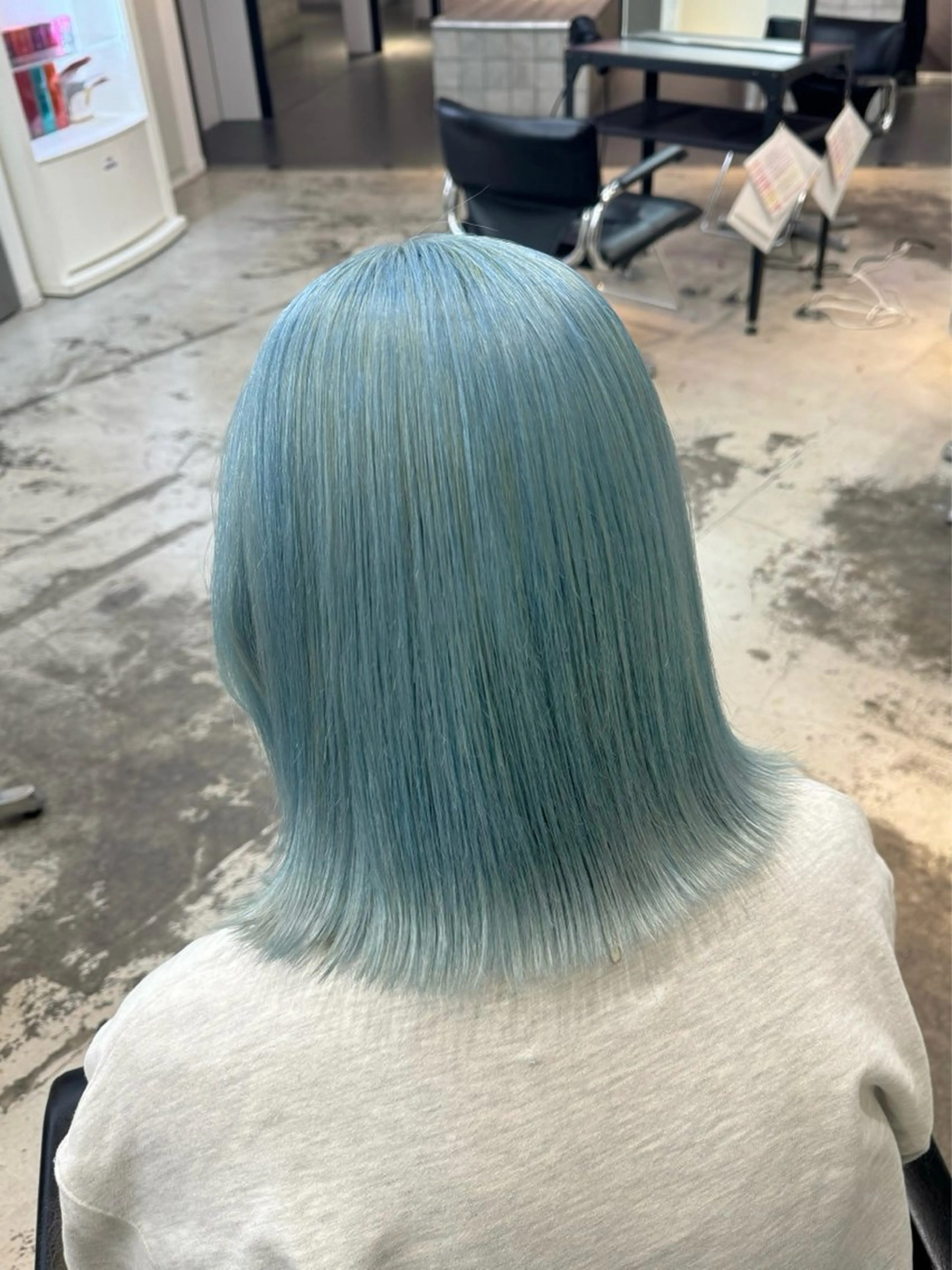 ミディアム カラー ヘアカラー トリートメント 🌼動き×透明感🩵 ハイトーン/ナナのヘアスタイル