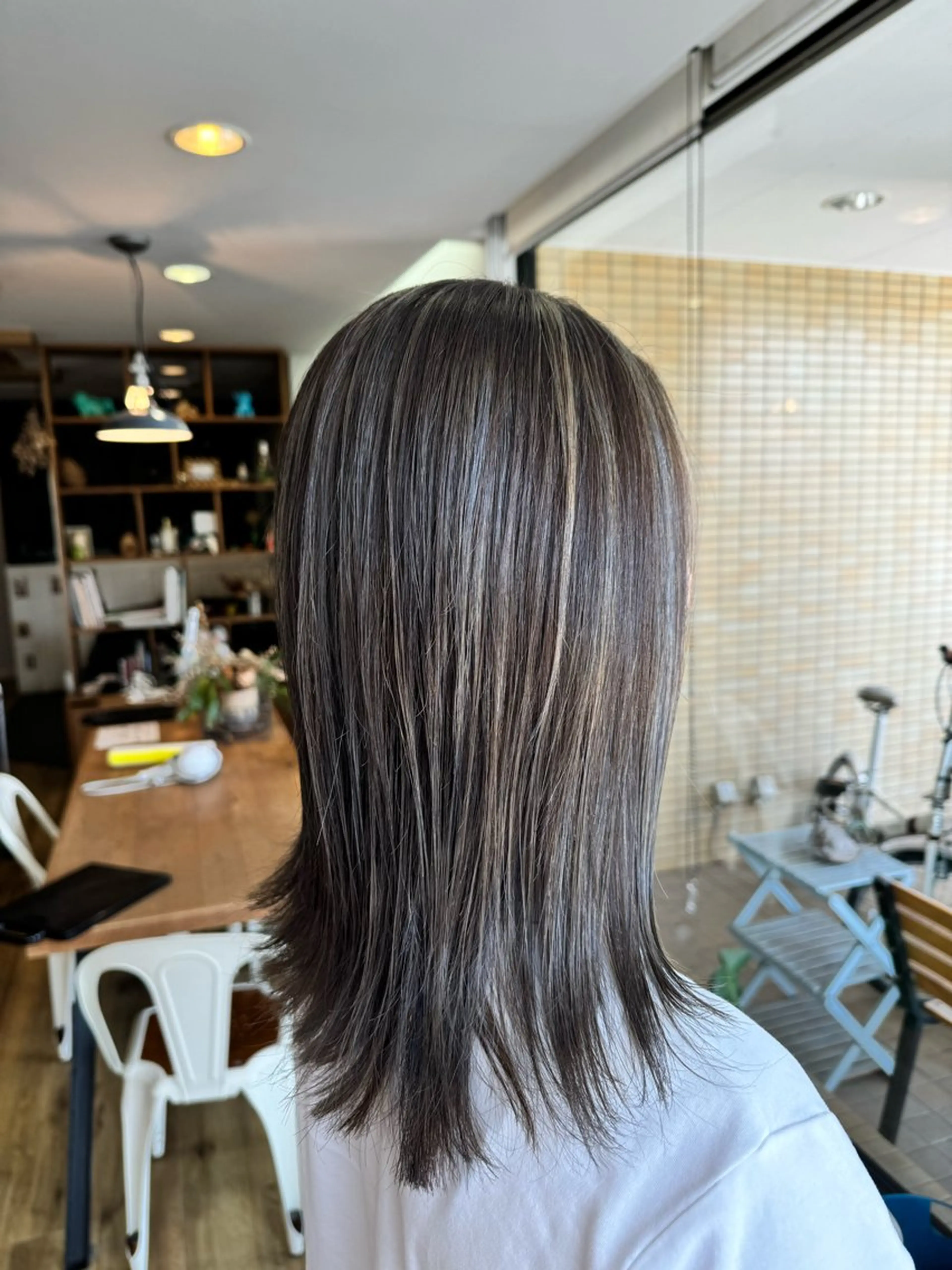 ロング カラー グレージュ ハイライトカラー ハイライト ヘアカラー トリートメント ツキダテ ユイのヘアスタイル