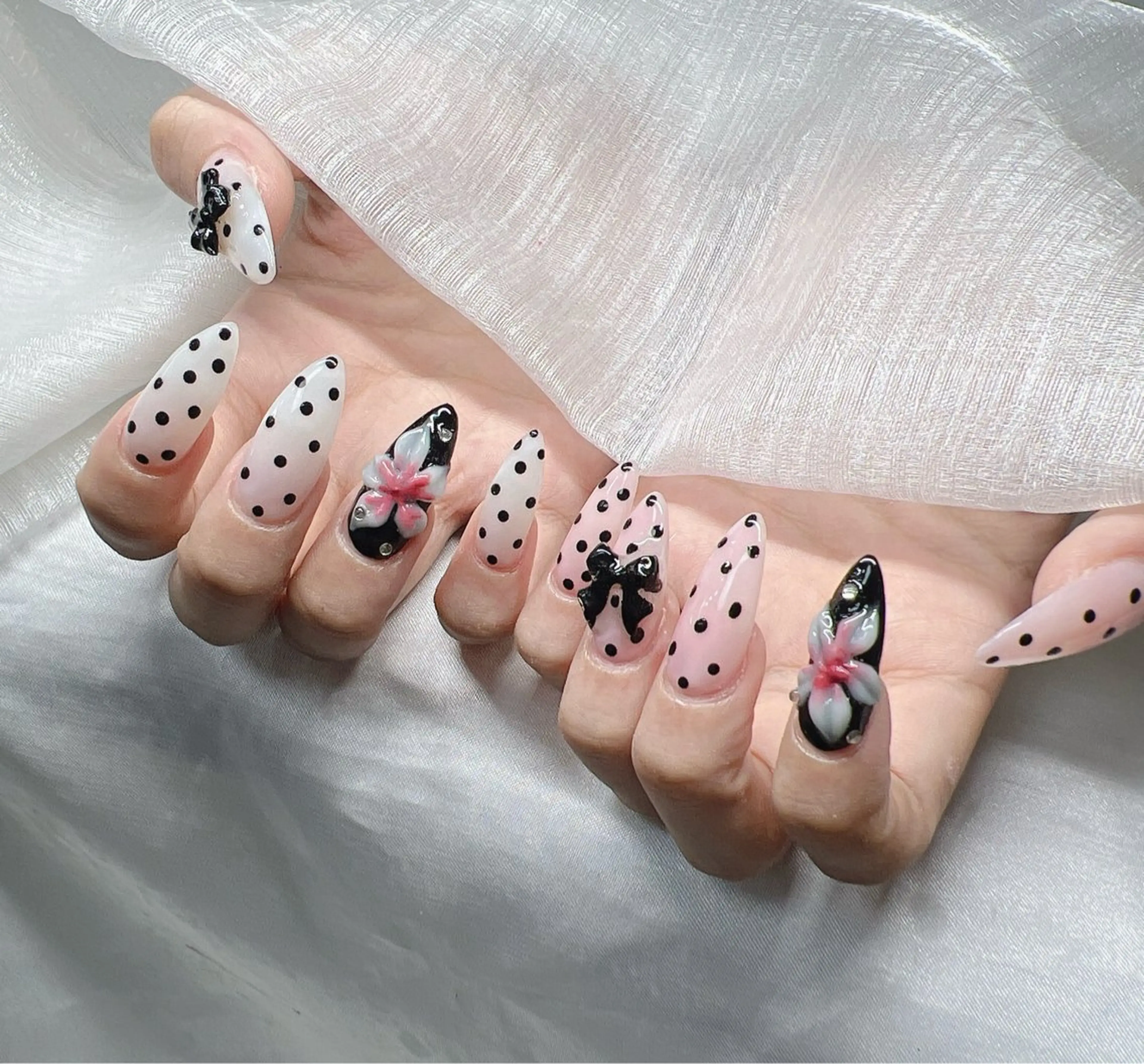 ネイル 長さ出し グラデーション 卒業式 キラキラネイル マグネットネイル Lee Nailsのネイルデザイン