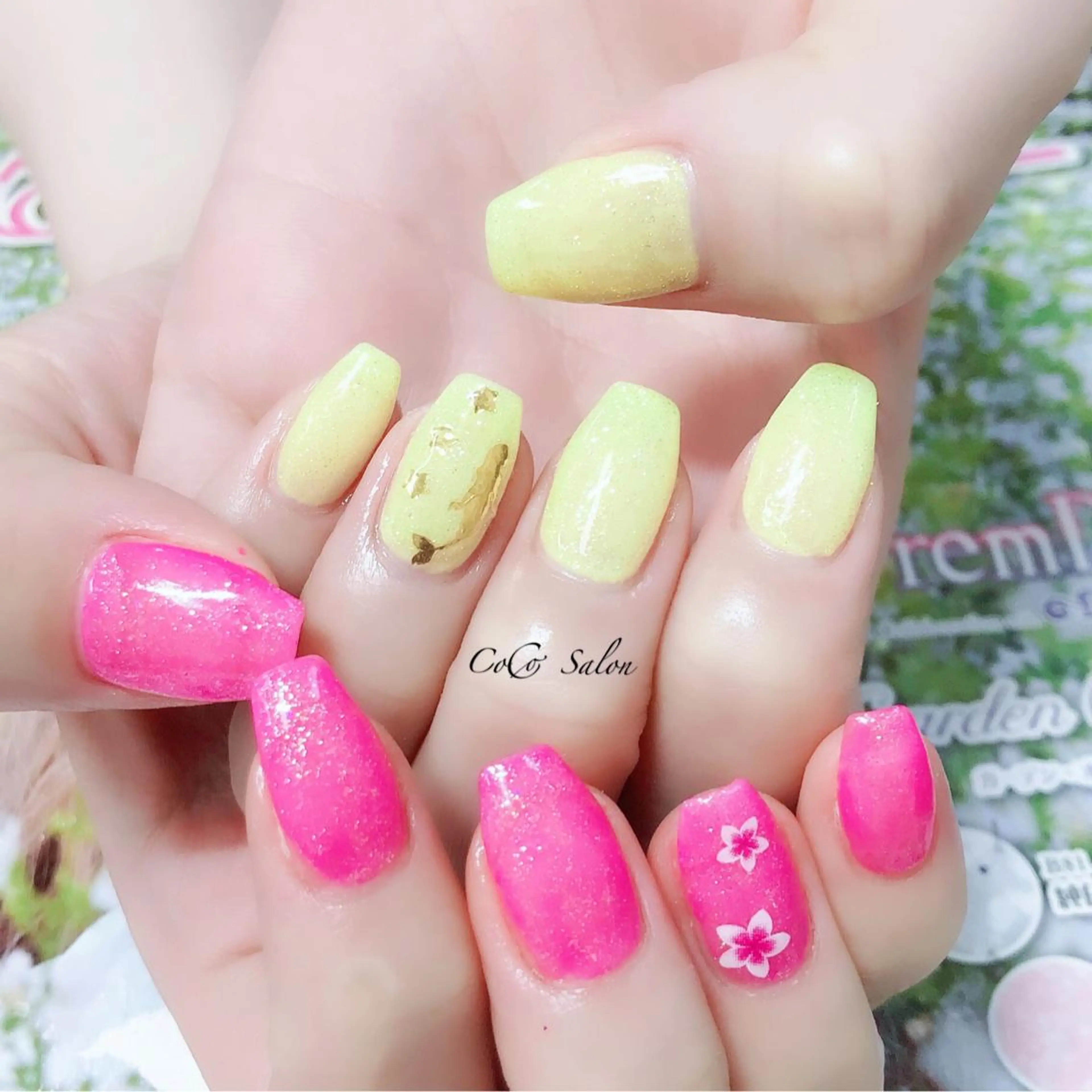 ネイル キラキラネイル ピンク 春ネイル 夏ネイル 黄色 CoCoSalon ネイル/まつ毛予約のネイルデザイン