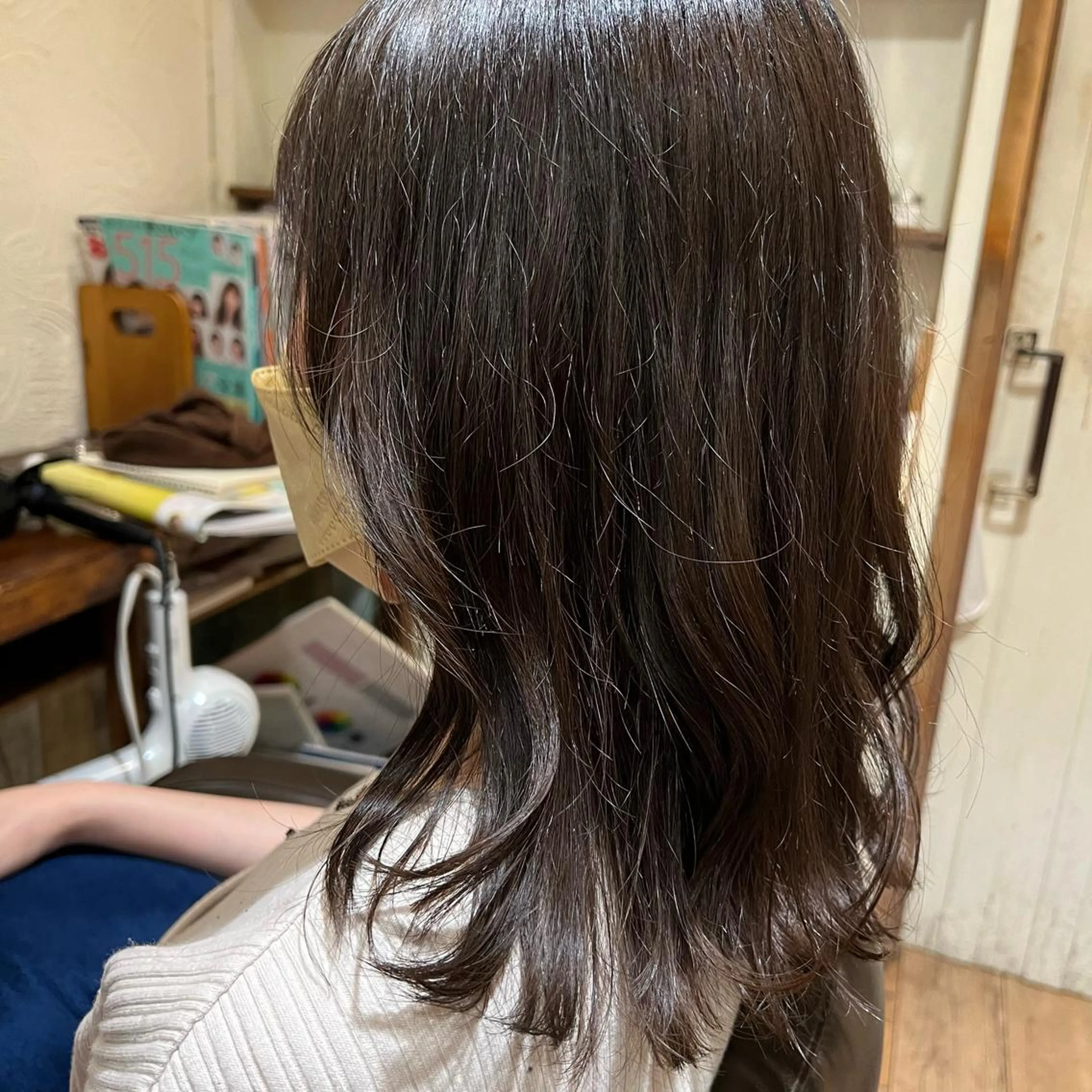 ミディアム ミディアムレイヤー レイヤーカット chakura めいのヘアスタイル